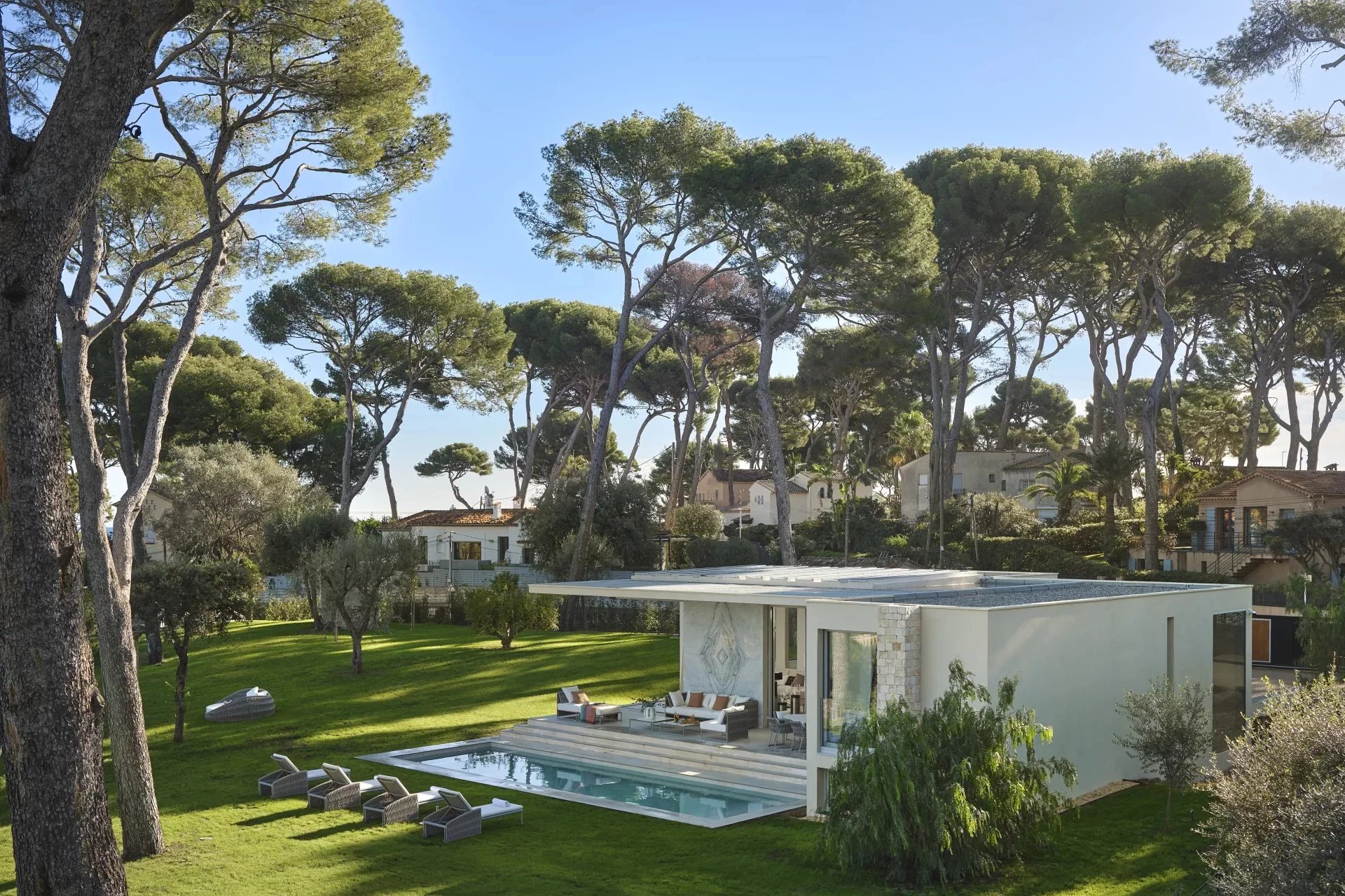 LUXUEUSE VILLA CONTEMPORAINE NEUVE - CAP D'ANTIBES