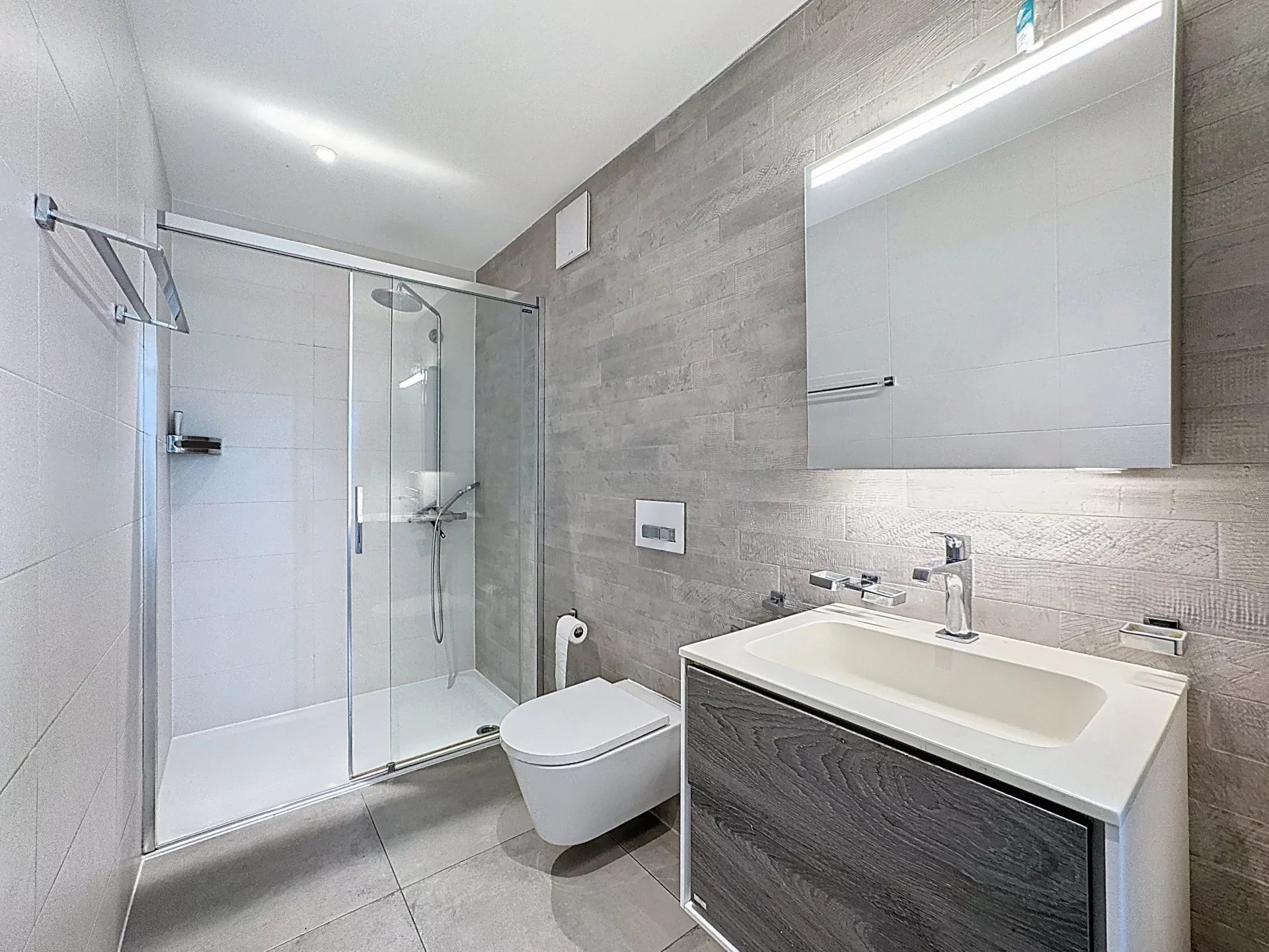 Attique avec balcon-terrasse