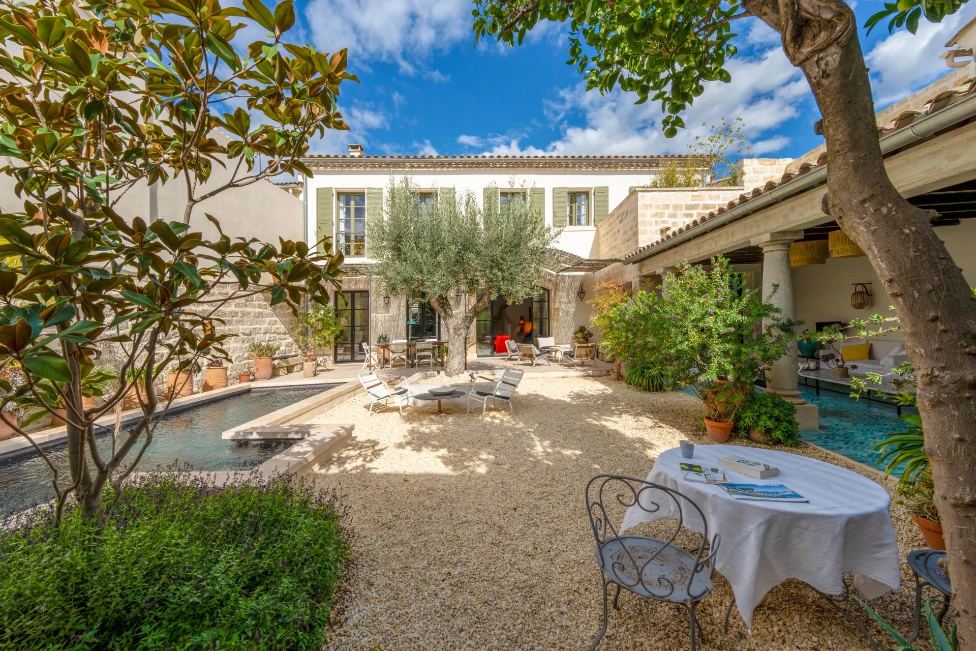 Sale House Arles