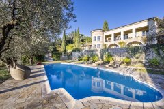 Luxury Villa for Sale in Grasse: Panoramic Sea View Family Estate — photo 2 of 7