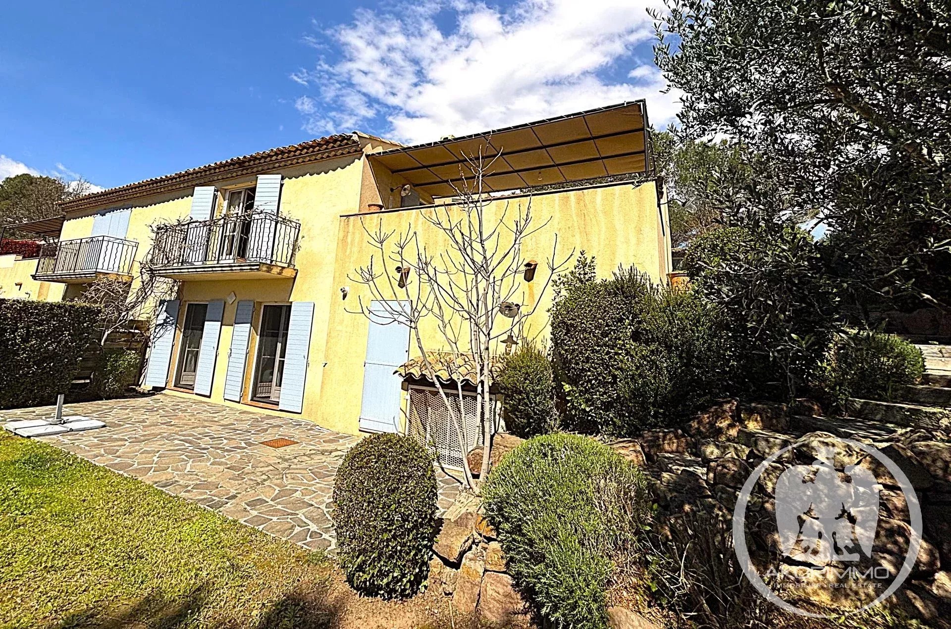 Maison  - 4 pièces  - 102.99 m2 -