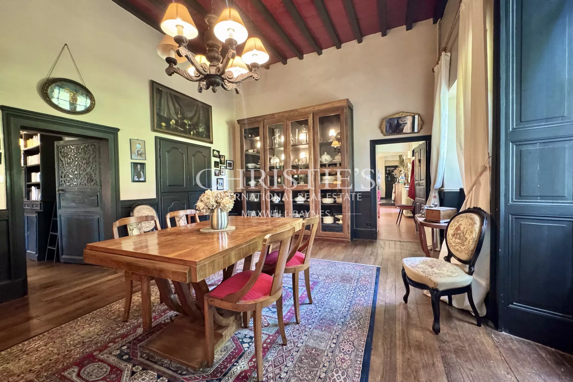 6 Bedroom Villa/Townhouse's Image 10