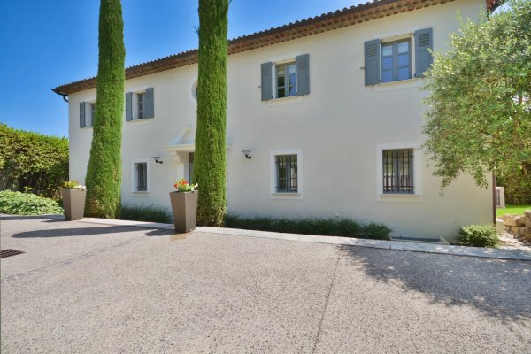 Luxury Villa in Mougins | Prestigious Family Estate in Castellaras — photo 4