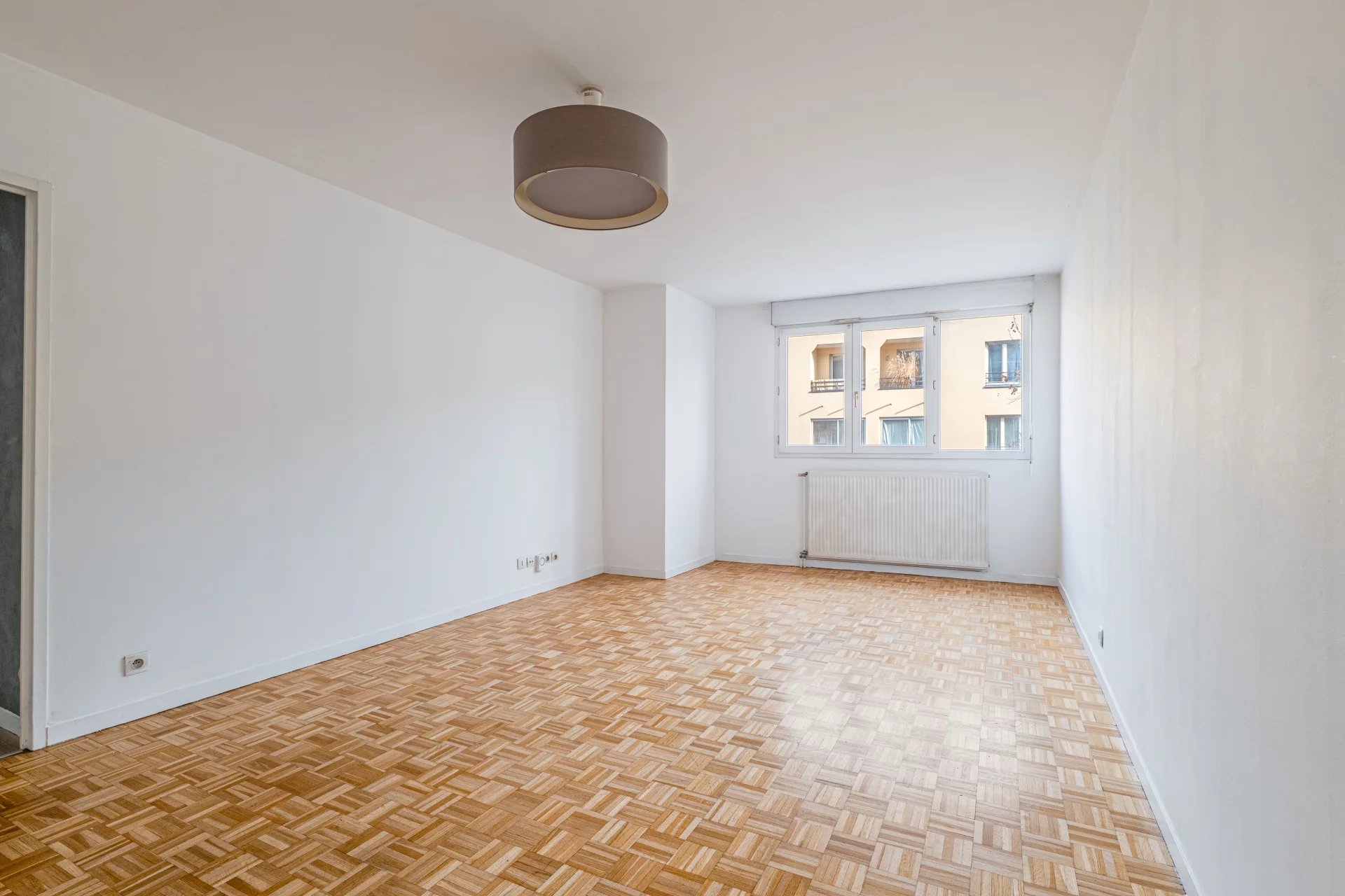 Appartement T3 à Gare de Vaise avec balcon, cave & parking