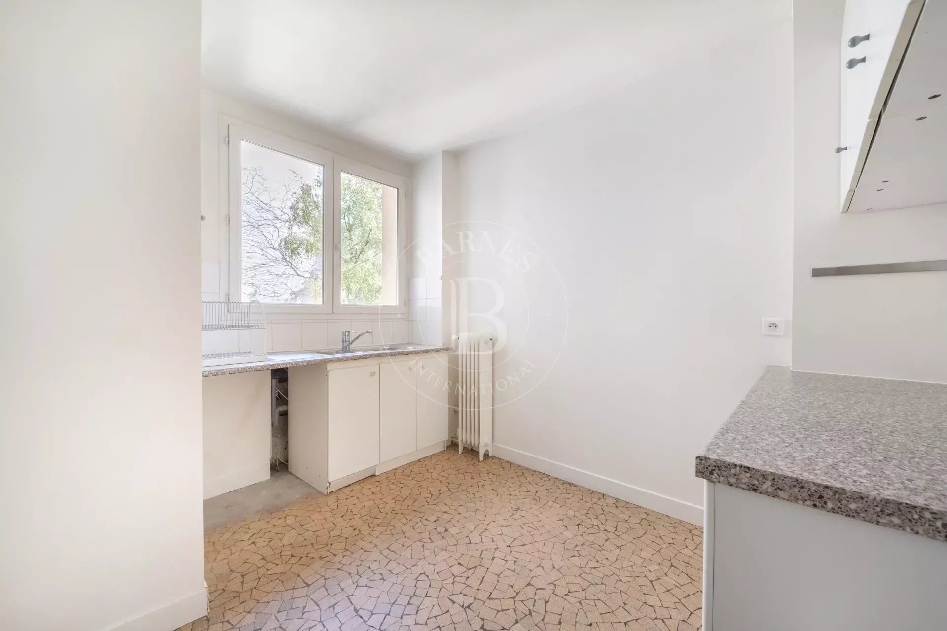Paris 5 - Val de Grâce district - 1-bed apartment with south-facing balcony and parking space - picture 5