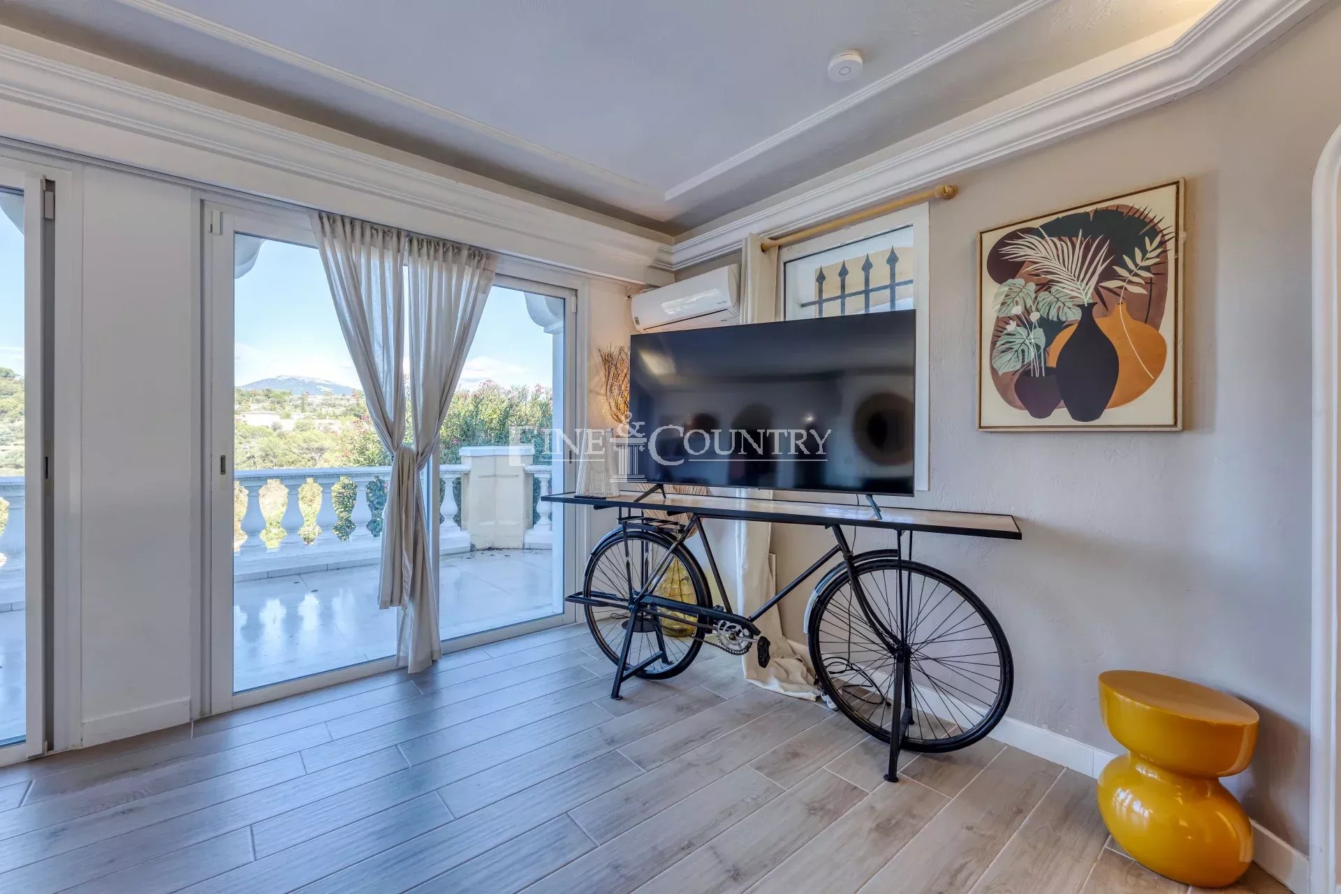 Photo of For sale  Villa in Valbonne - Panoramic view