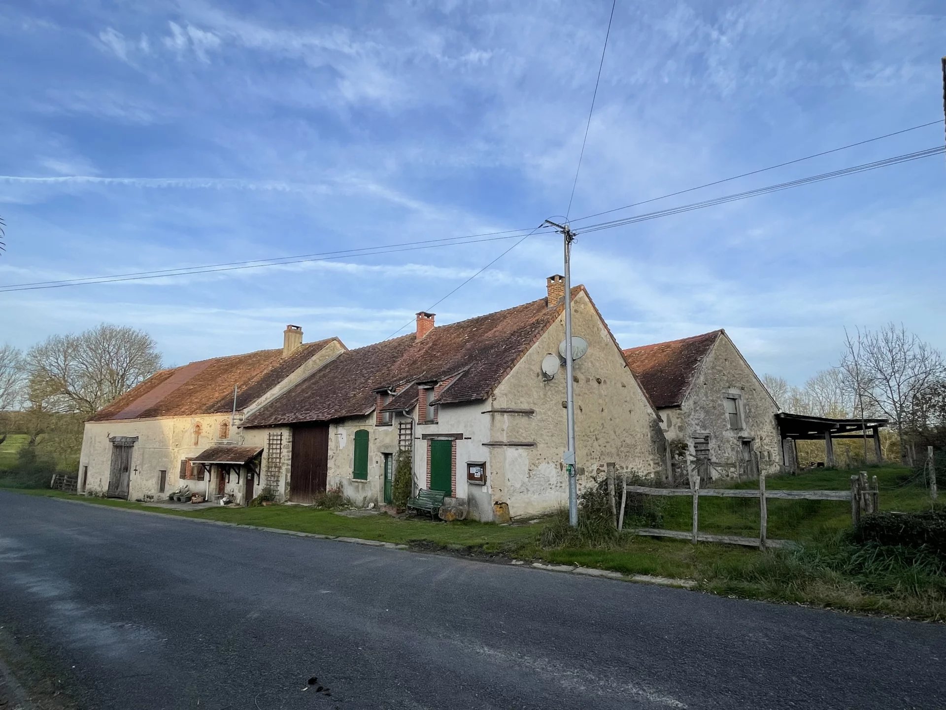 À vendre 3 maisons 2 granges-jardin- Lussac-les-Églises-87 - Photo 2