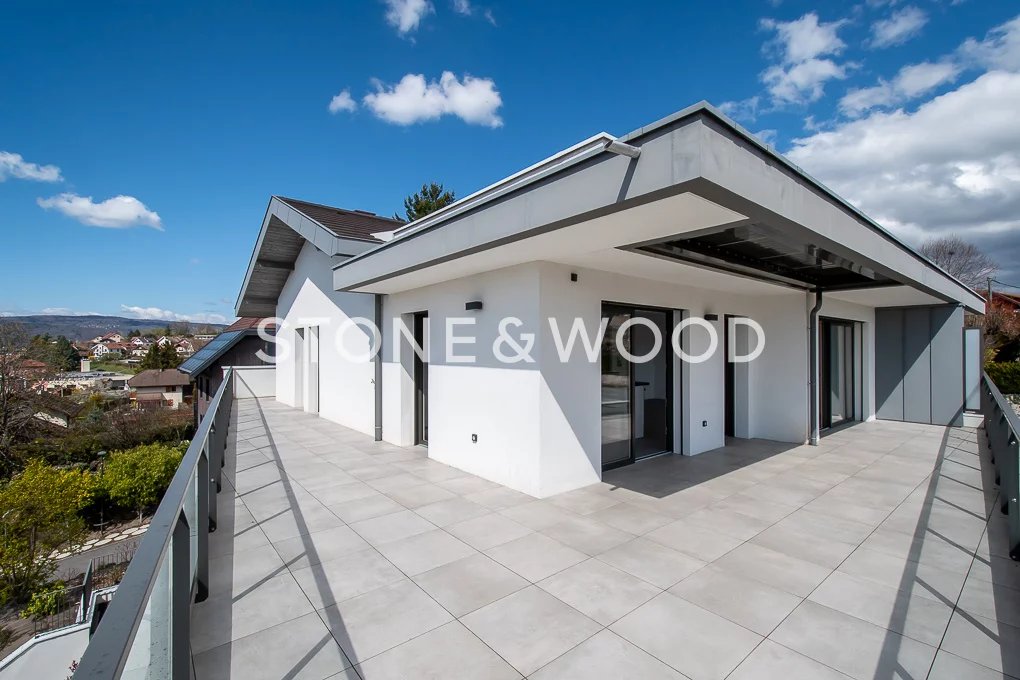 Appartement en dernier étage avec terrasse et vue imprenabl