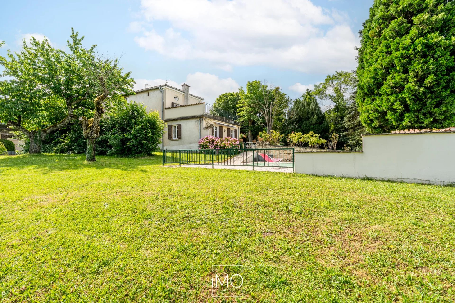 Propriété familiale de 226 m2 avec piscine et terrain de 5000 m²