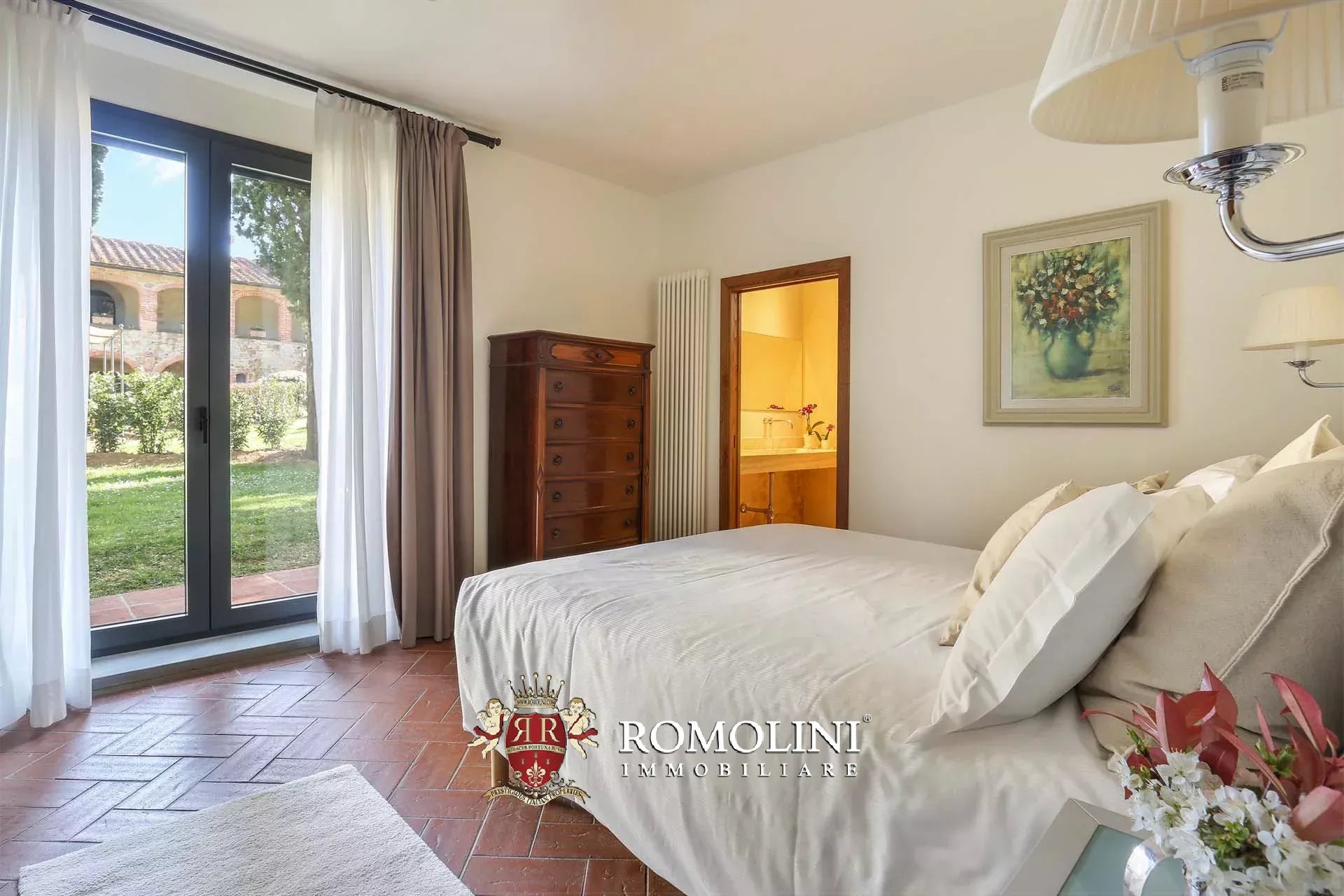25 Bedroom Vineyard's Image 110