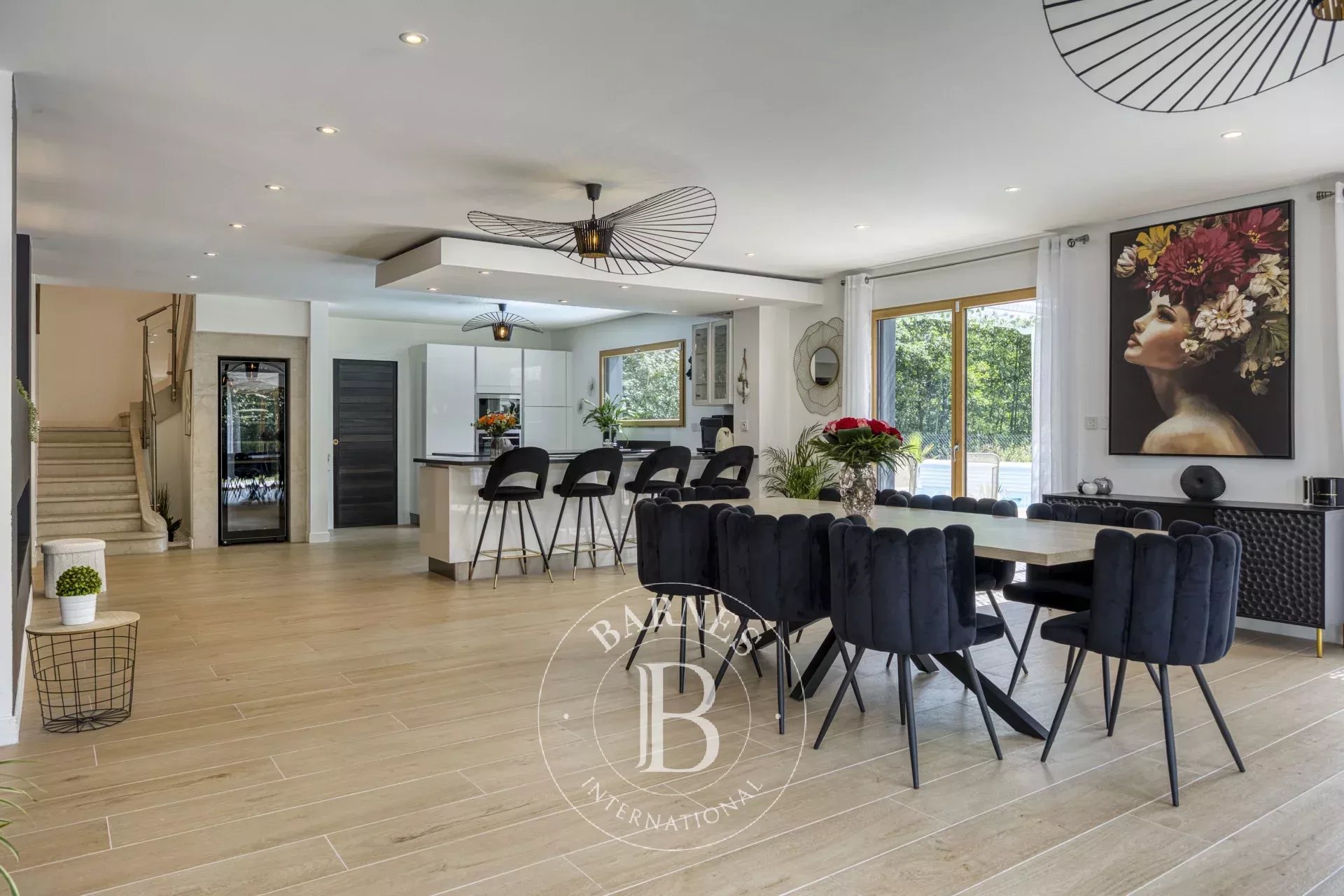 BARNES Pays de Gex – DIVONNE-LES-BAINS – SECTEUR RÉSIDENTIEL – VILLA D’ARCHITECTE RÉNOVÉE AVEC PISCINE - picture 8