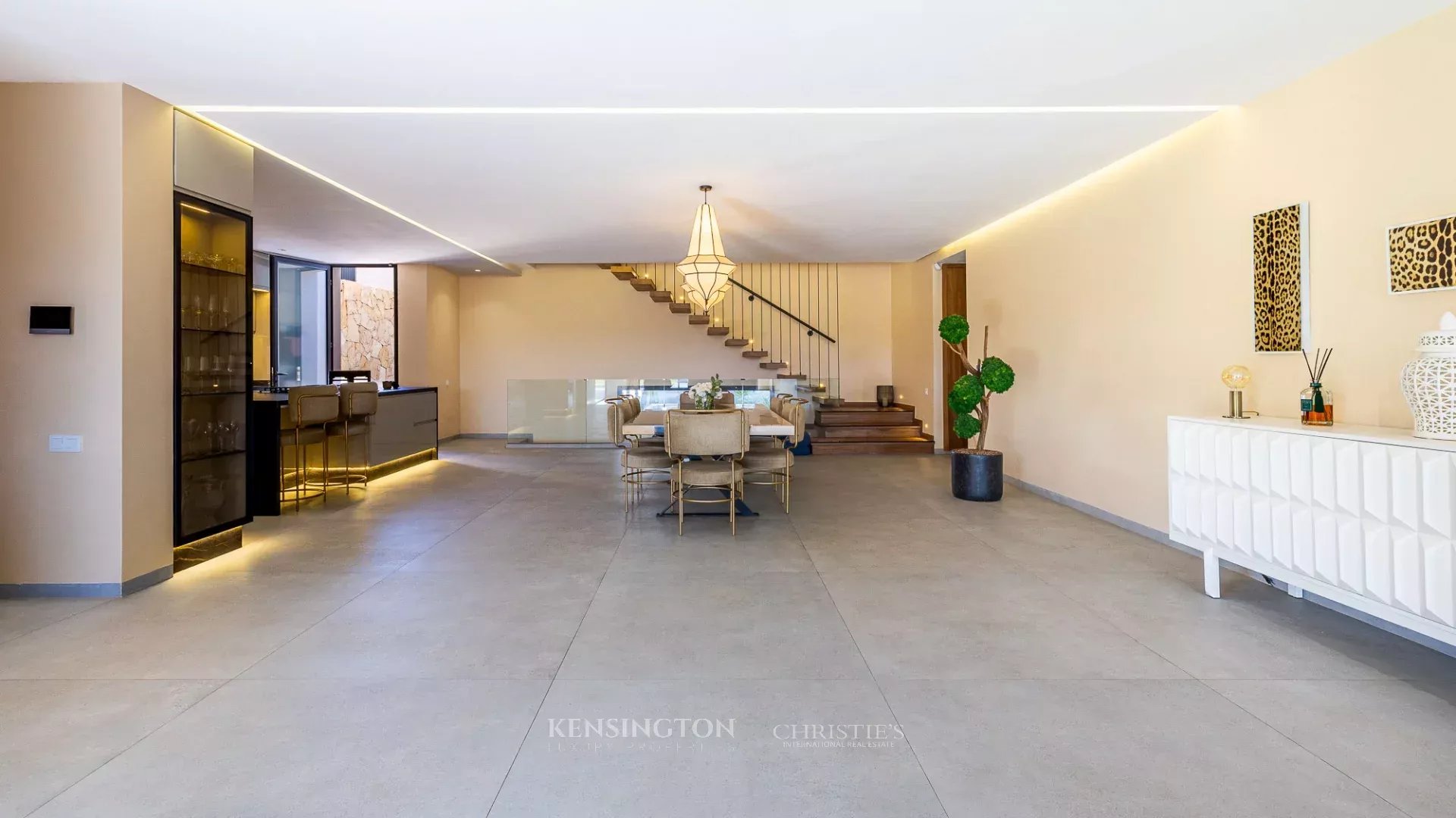 4 Bedroom Villa/Townhouse's Image 4