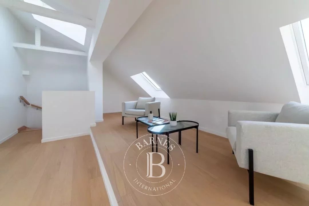 Stéphanie/Chatelain - furnished 3-bedroom penthouse