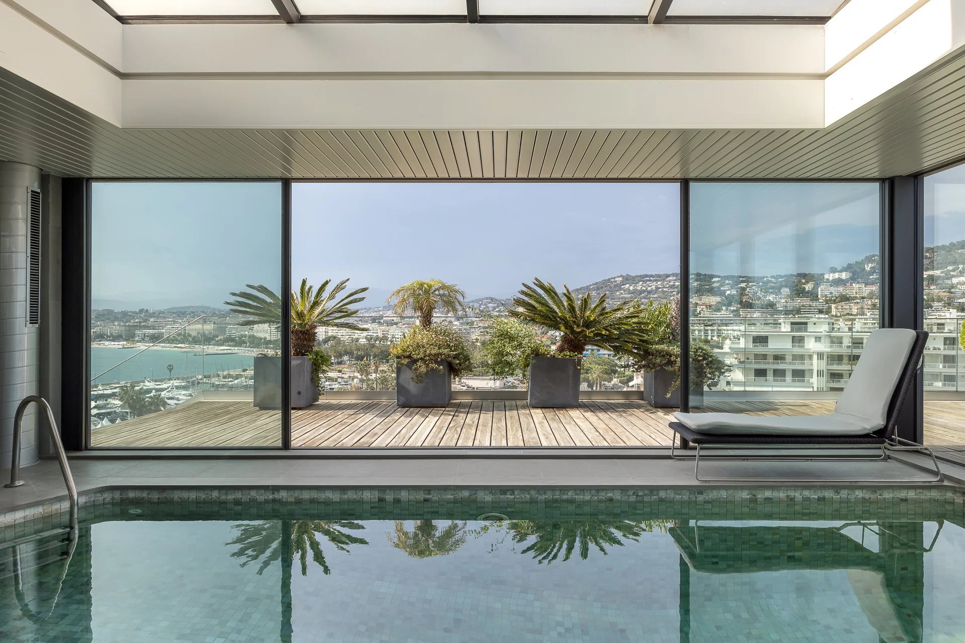 Cannes Croisette – Palm Beach – Exceptional penthouse with panoramic ocean views