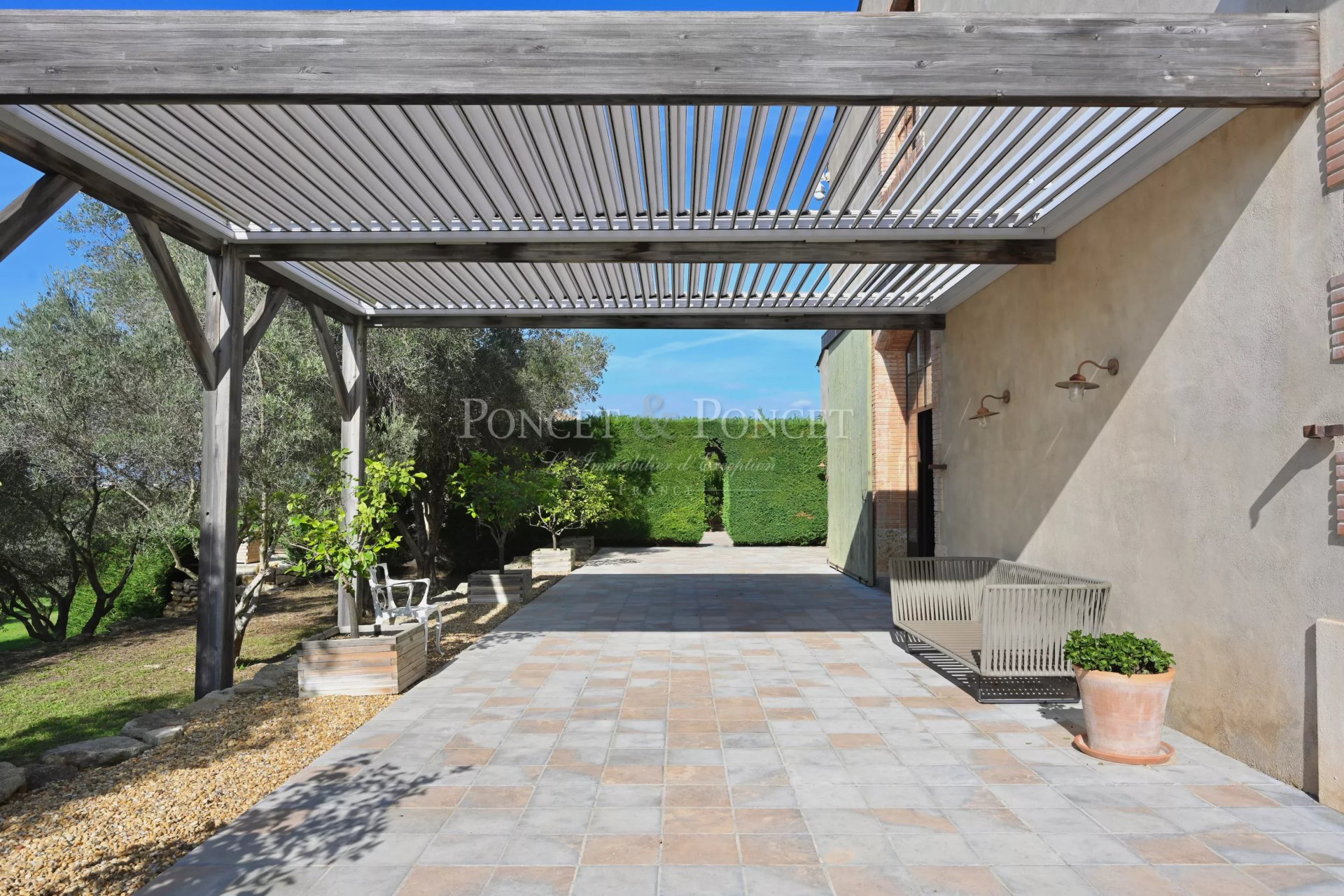 6 Bedroom Villa/Townhouse's Image 16