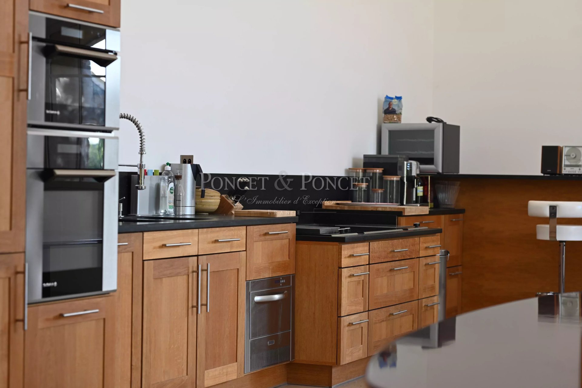 6 Bedroom Villa/Townhouse's Image 7