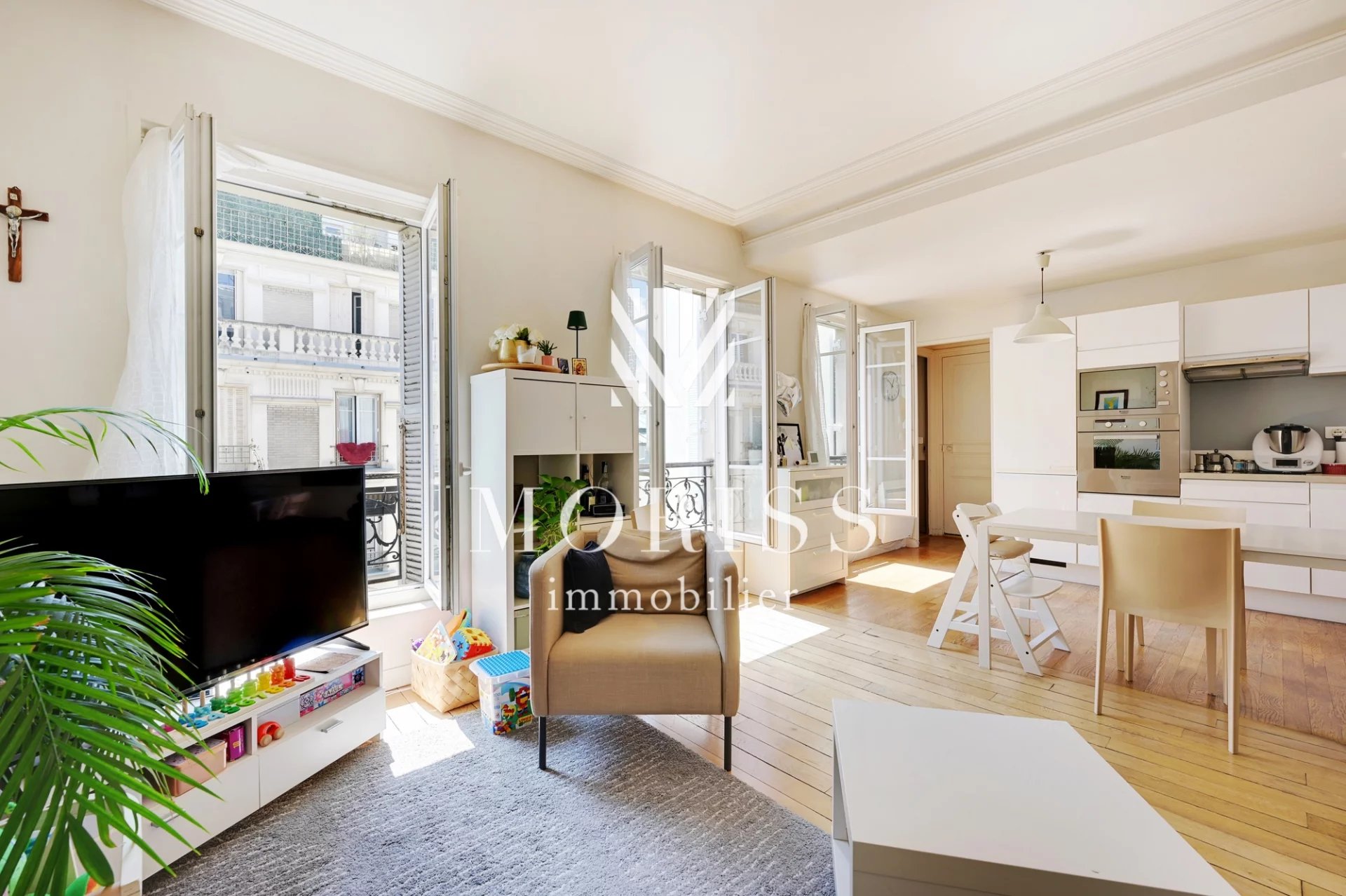 APPARTEMENT 3 PIECES 2 CHAMBRES - BATIGNOLLES - Image Array