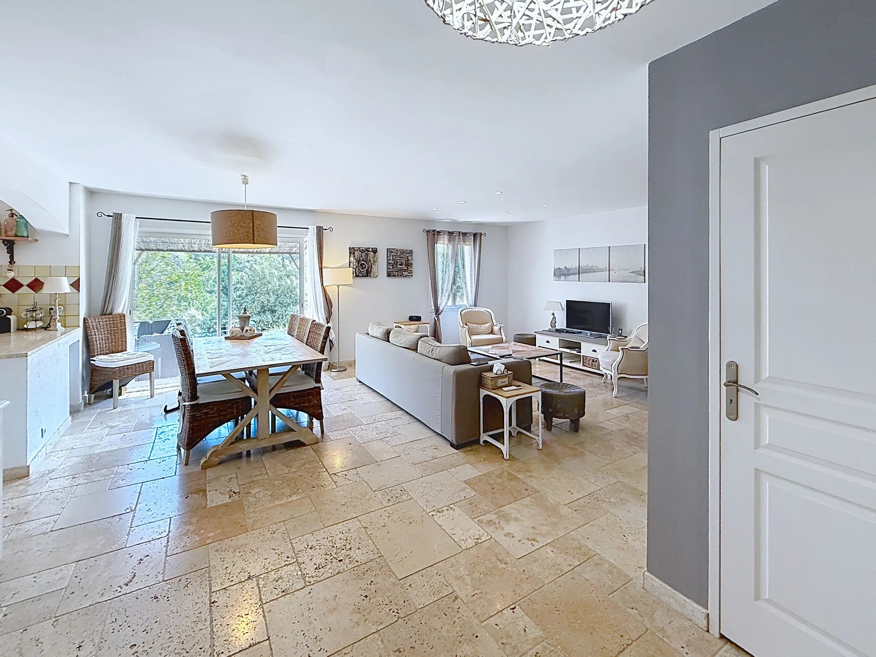 Elegant 4-Bedroom Villa with Pool in Carcès, France