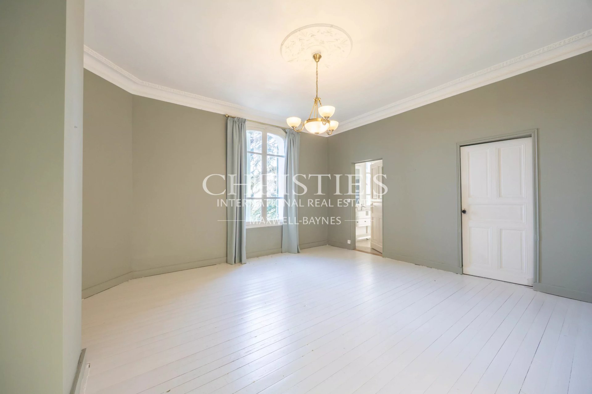 7 Bedroom Villa/Townhouse's Image 19