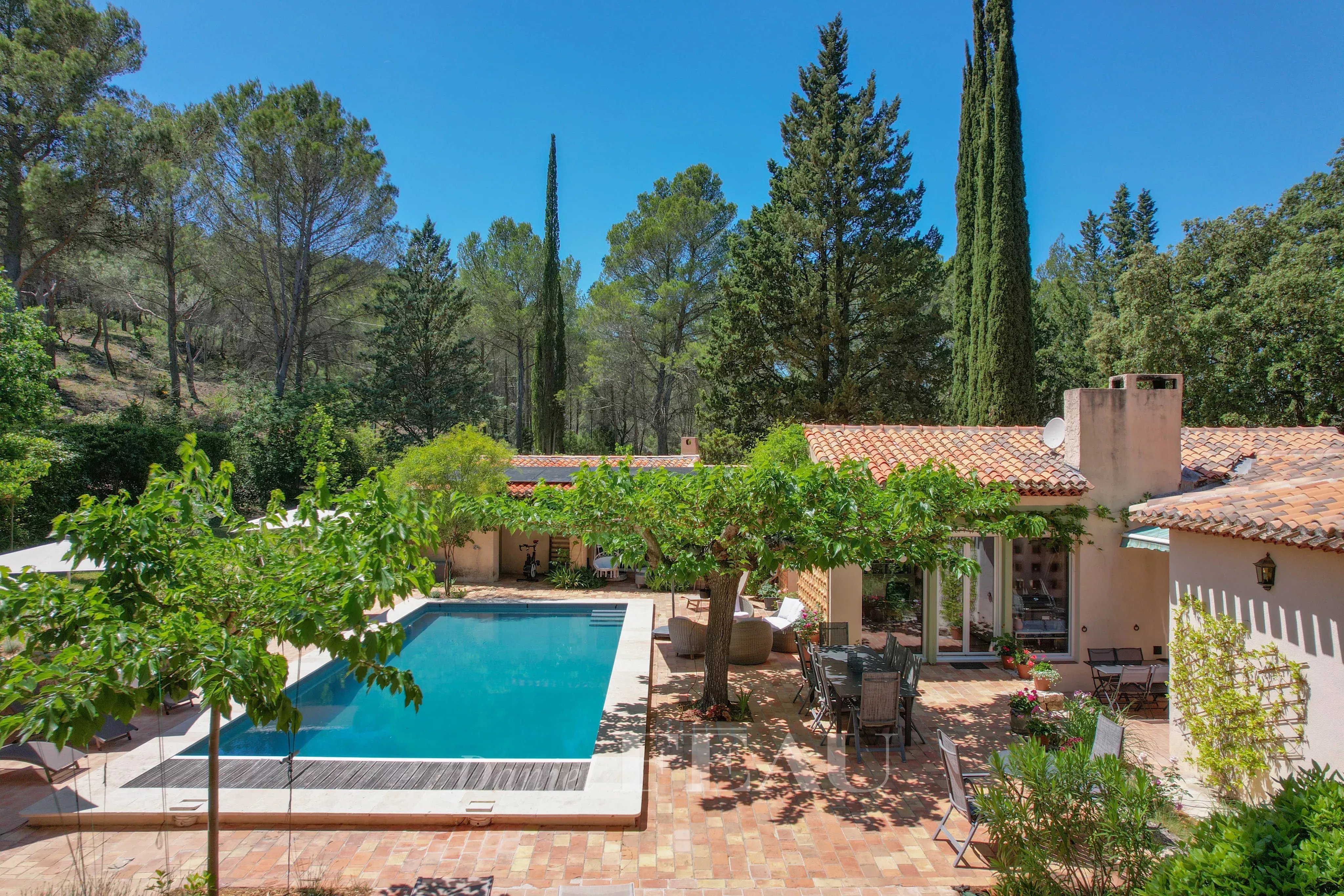 Aix en Provence  -  A peaceful property with an annex