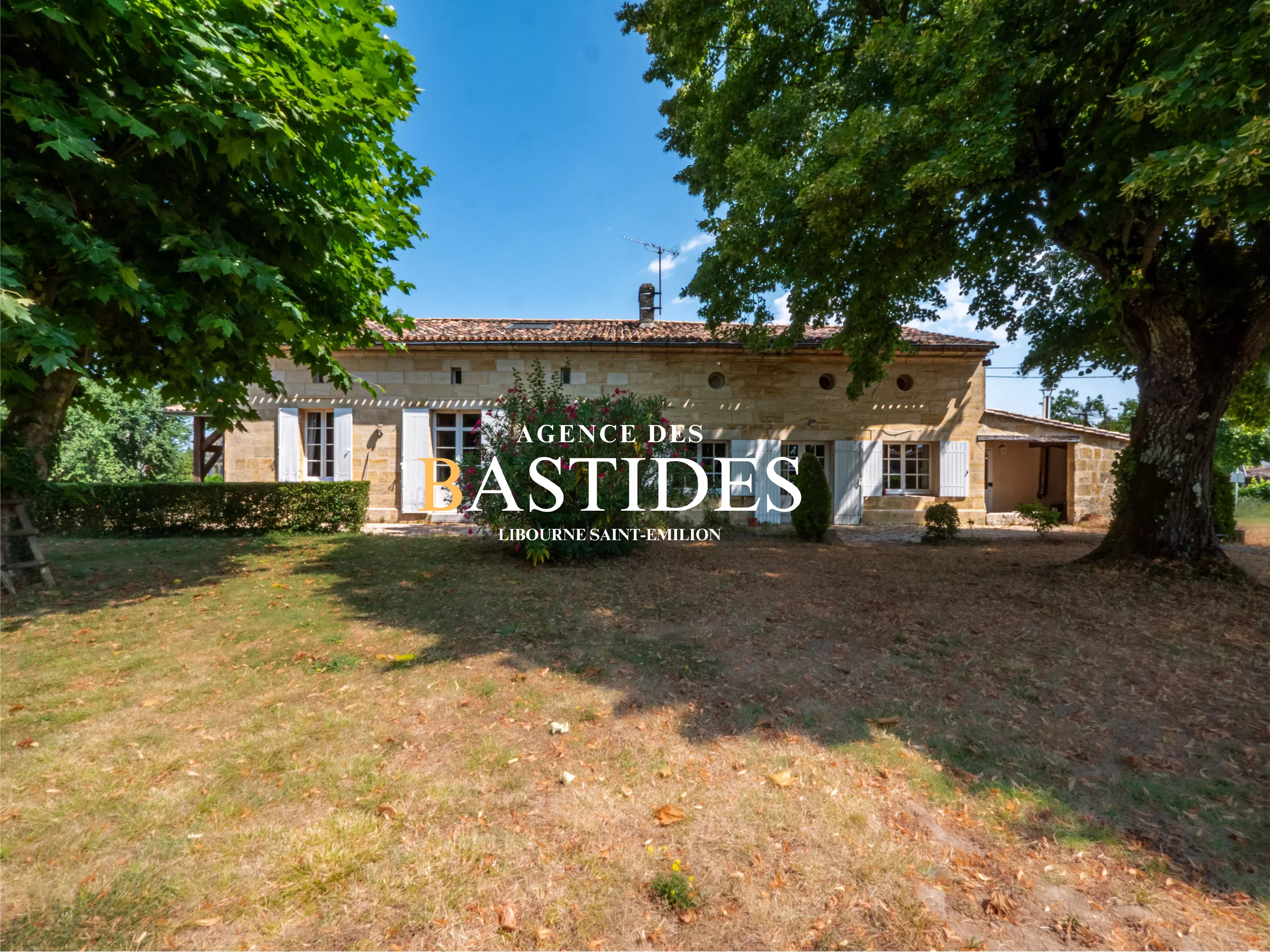 Propriété familiale et son petit vignoble d'appelation