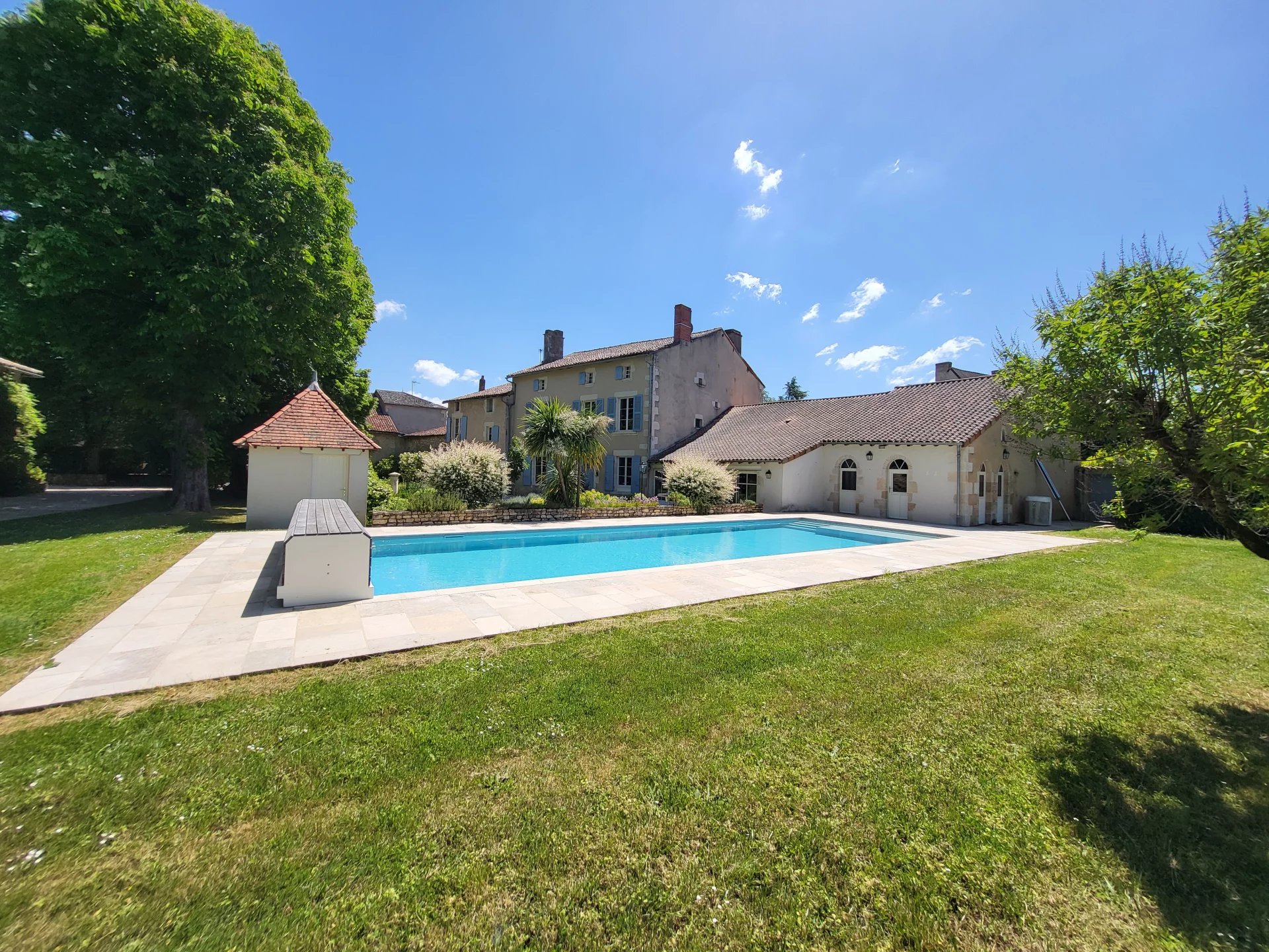Charming Property with Two Houses and Expansive Garden in the Heart of Saint Savin