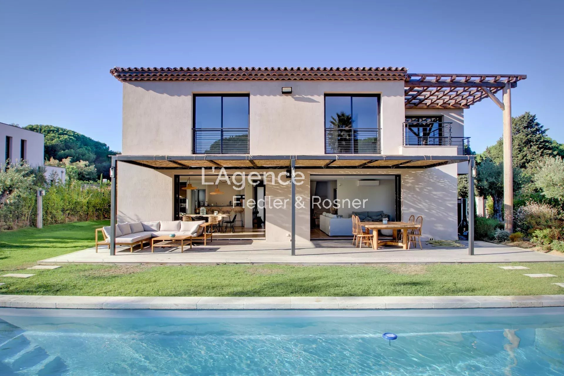 REF 160 : LOCATION - SAINT-TROPEZ - VILLA NEUVE - PROCHE CENTRE & PLAGE