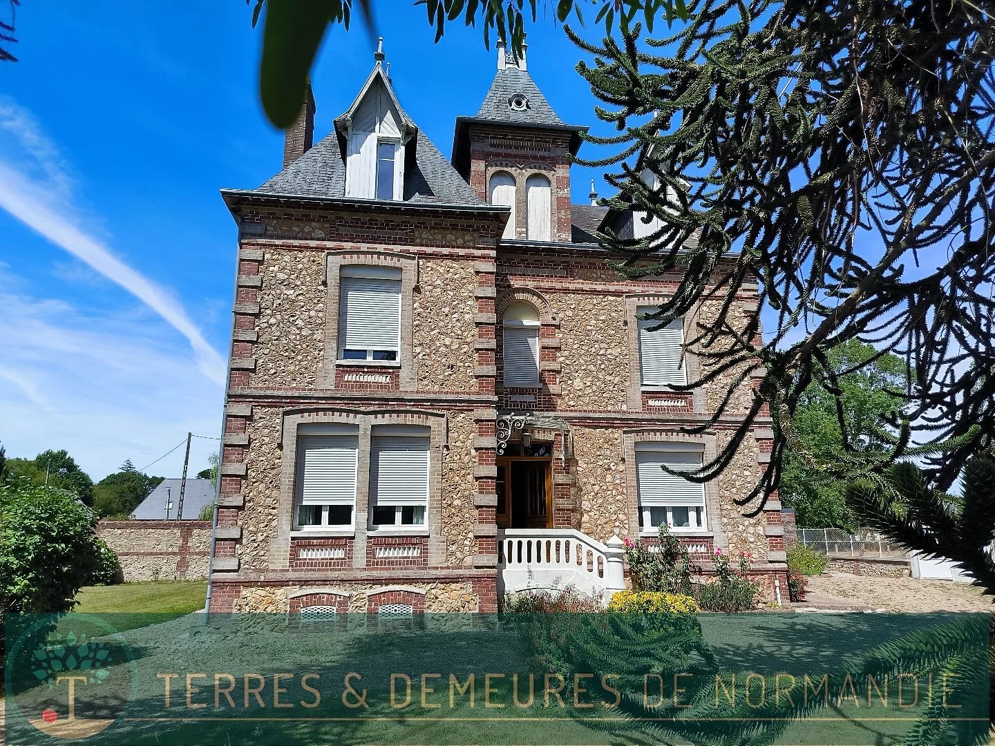 En vente belle Maison de Maître proche Pont-Audemer (27500) sur un terrain de 9600m² avec dépendances