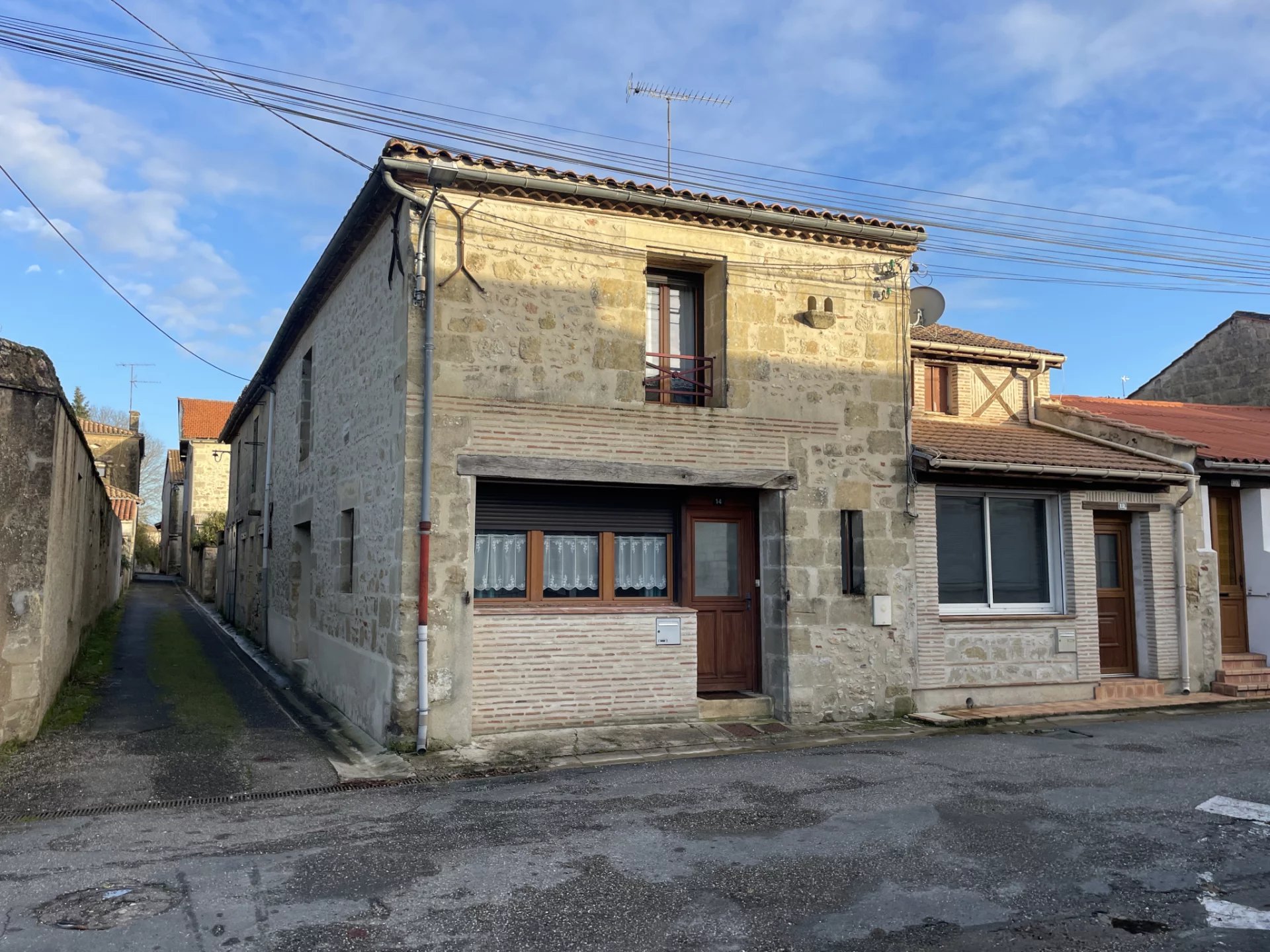 MAISON DE  VILLE .