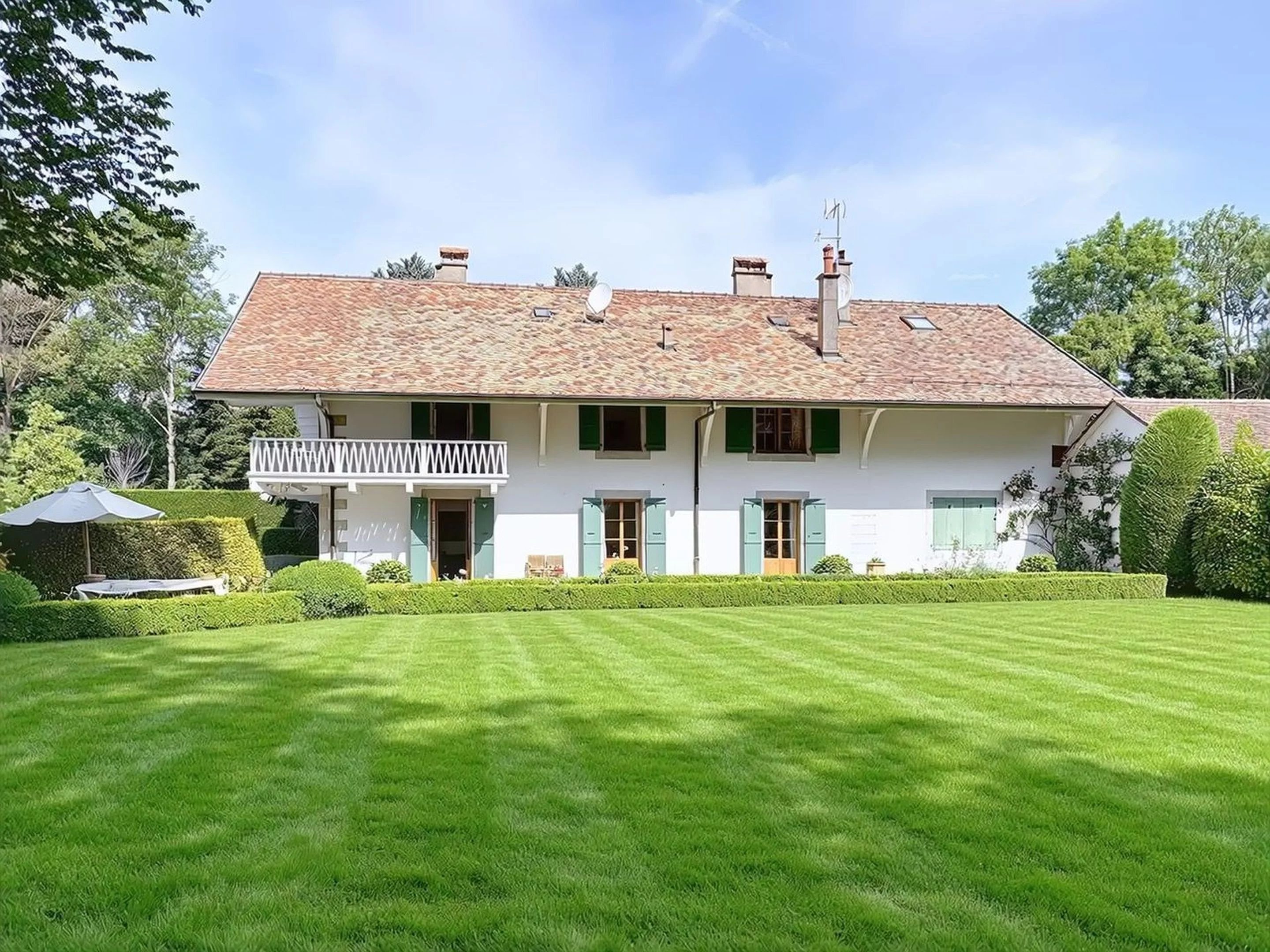 MAGNIFIQUE TRIPLEX DE CHARME AVEC JARDIN