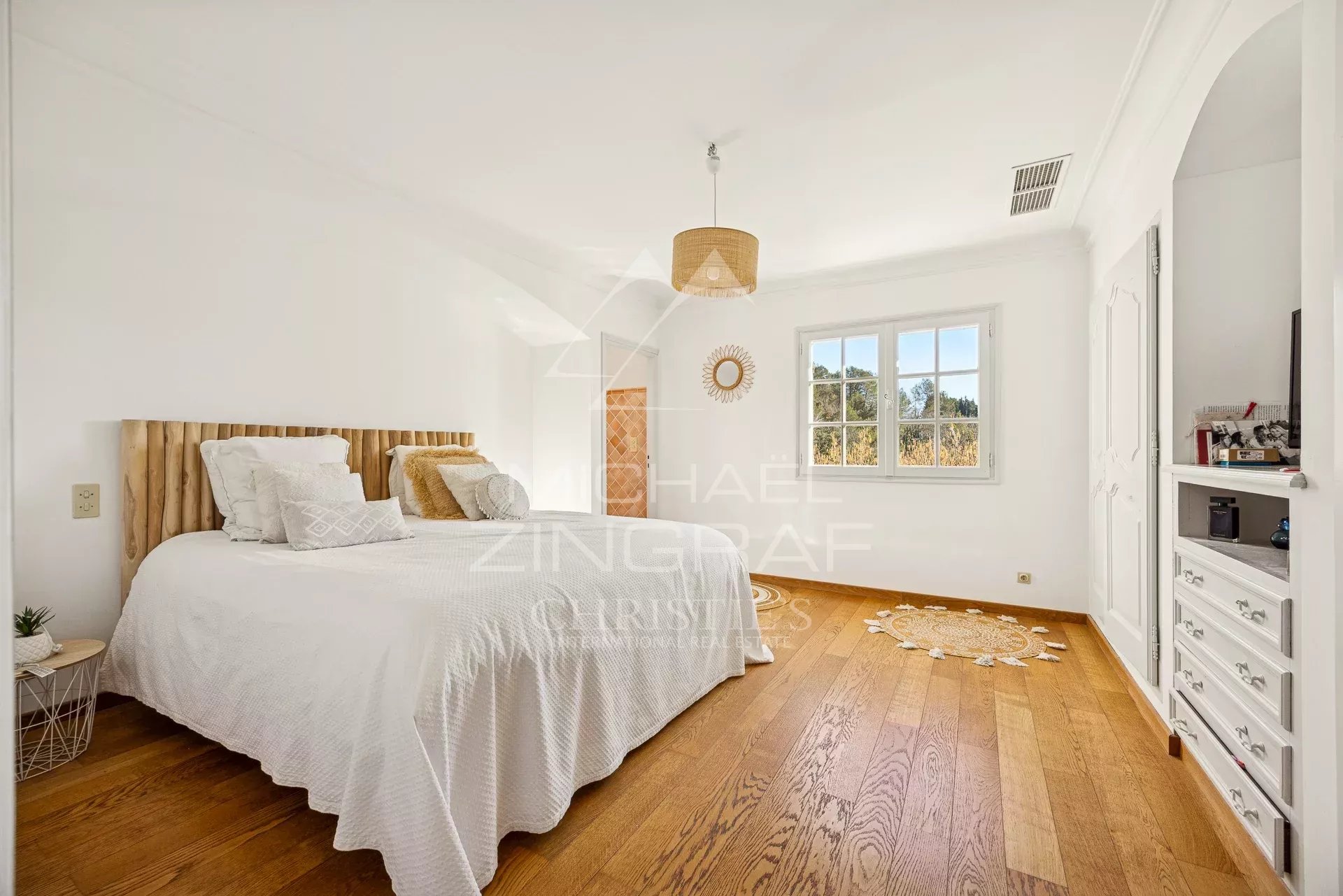 8 Bedroom Villa/Townhouse's Image 5