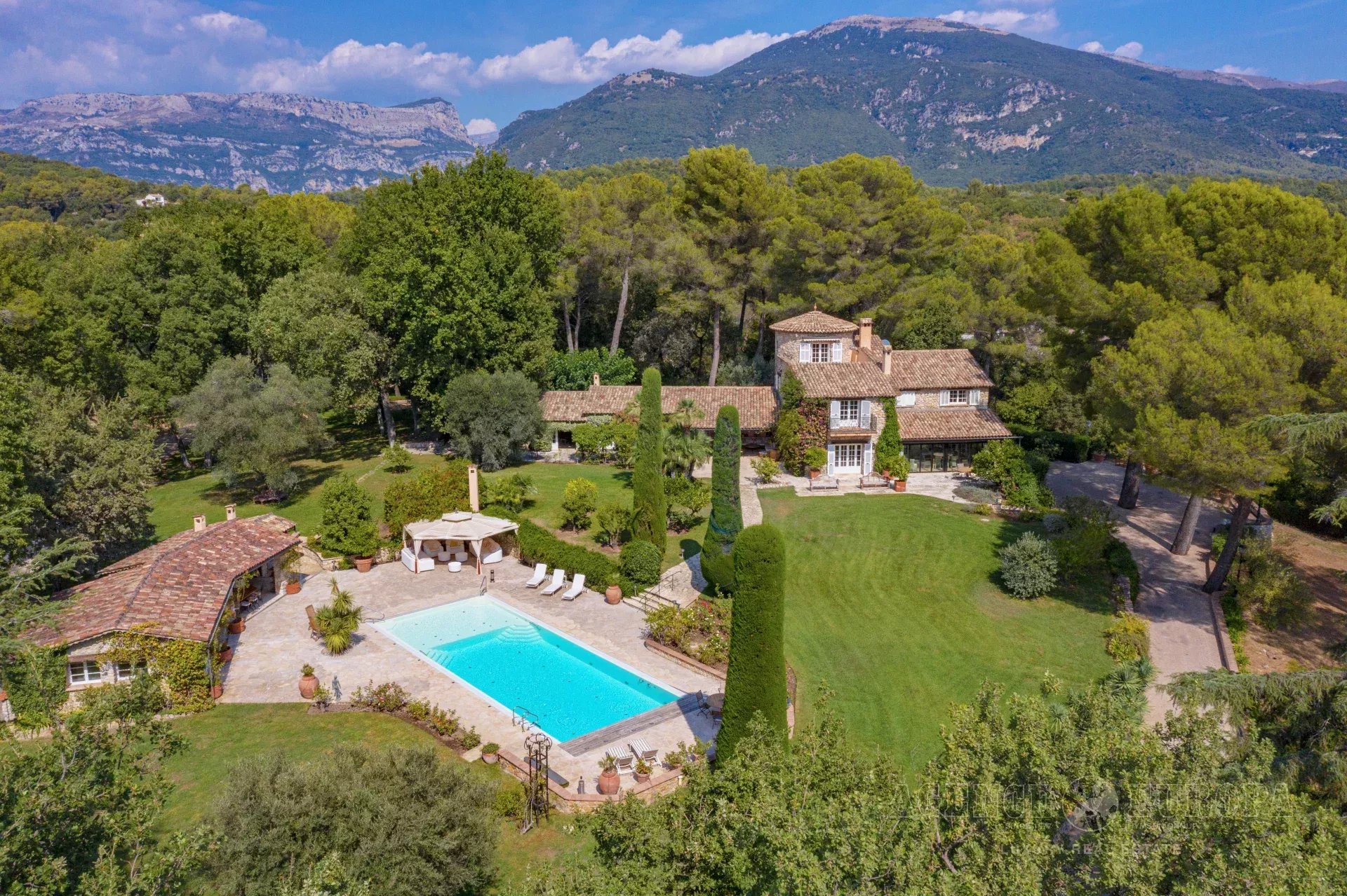 Vente Propriété Roquefort-les-Pins Notre-Dame