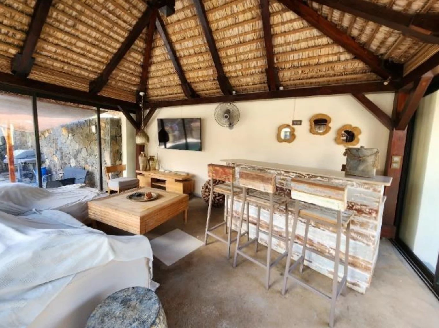 Charming Balinese-Style Villa with Private Pool – Pereybère