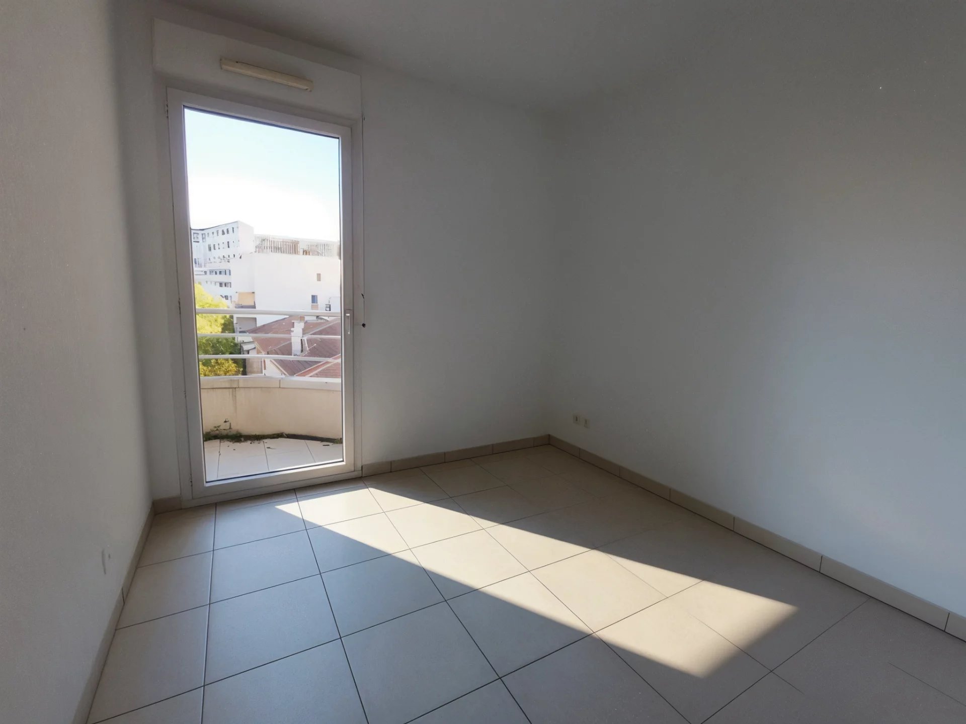 3P VIDE, TERRASSE, PARKING, PISCINE