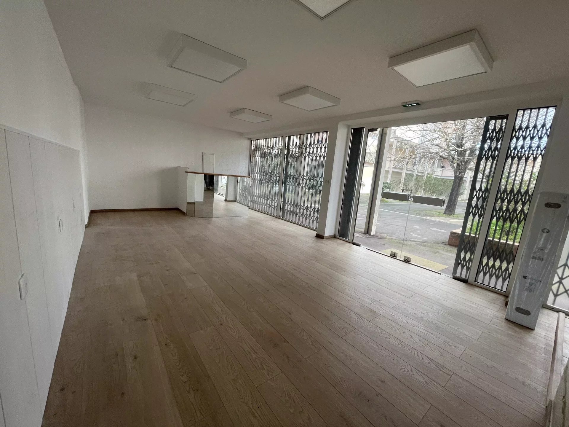 Location Local commercial Valbonne