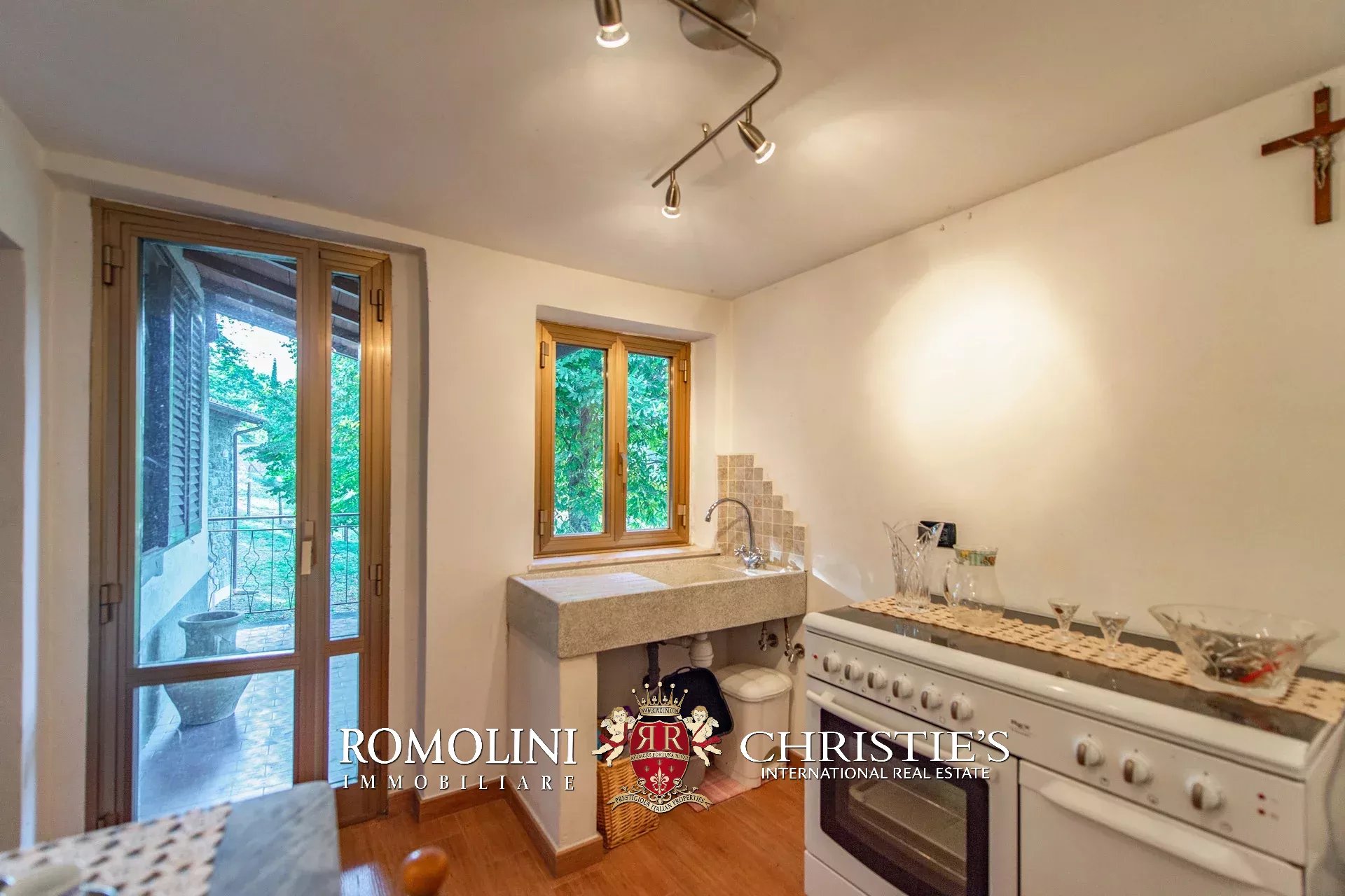7 Bedroom Villa/Townhouse's Image 23