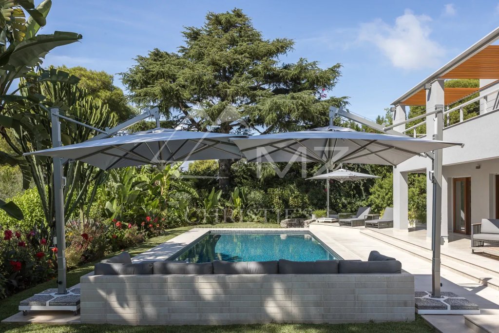 Villa for sale in Saint Jean Cap Ferrat — Modern Luxury Villa in Saint Jean Cap Ferrat with Sea Views