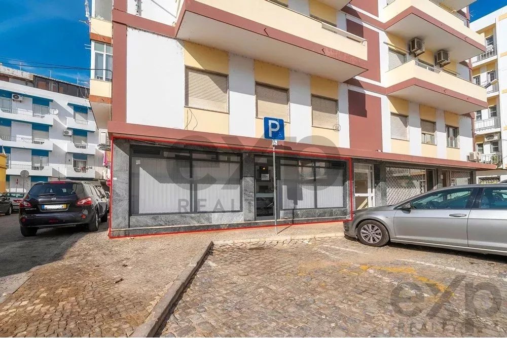 Loja com 61 m2 em Localização Estratégica, muito próxima da Baixa de Olhão