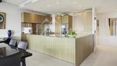Contemporary Apartment in a Recent Residence in Californie — photo 4 of 7