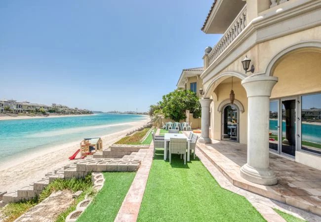 Dubaï - Location saisonnière - Maison - 10 Personnes - 4 Chambres - 3 Salle de bains - 624 m2 - Piscine