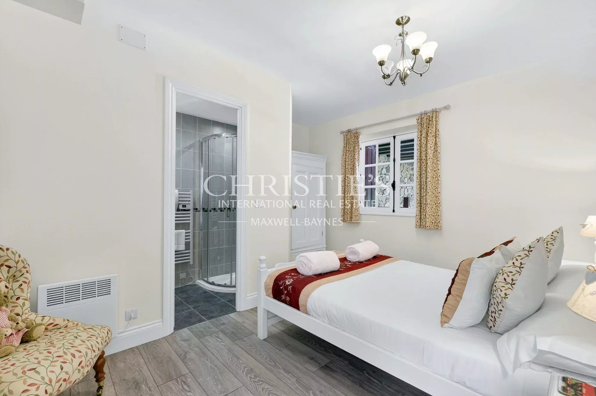 38 Bedroom Chateau's Image 100