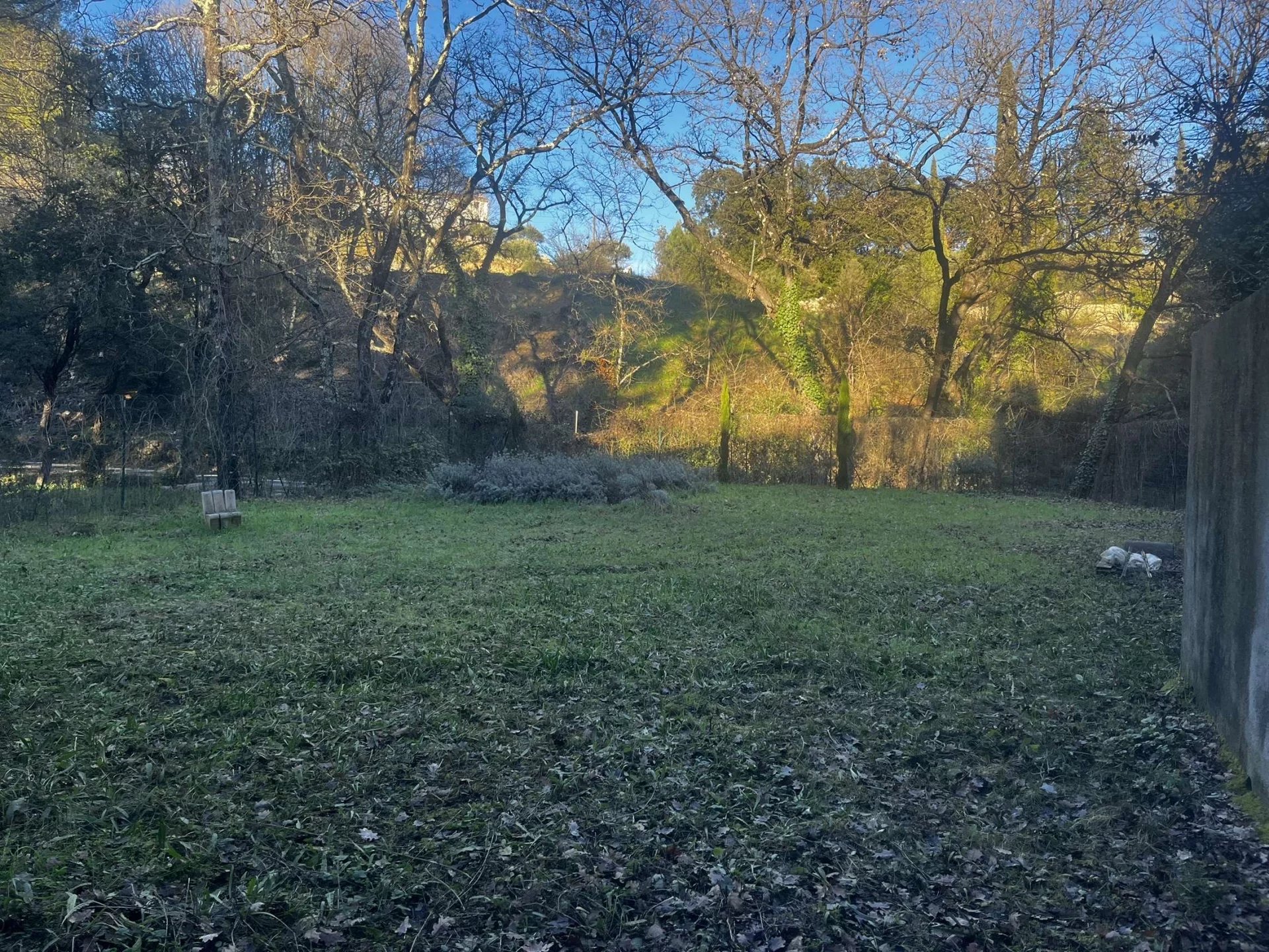BUILDING LAND IN LORGUES