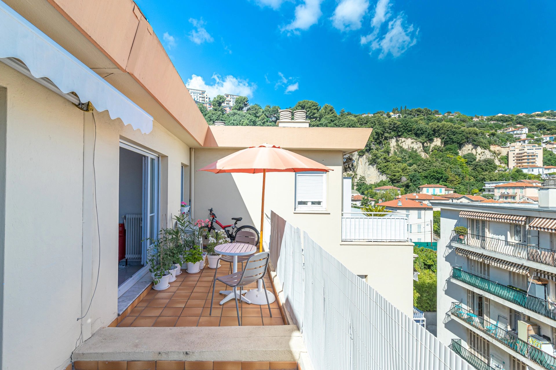 Nice Nord : St Sylvestre - 2 Pieces Dernier Etage - Terrasse