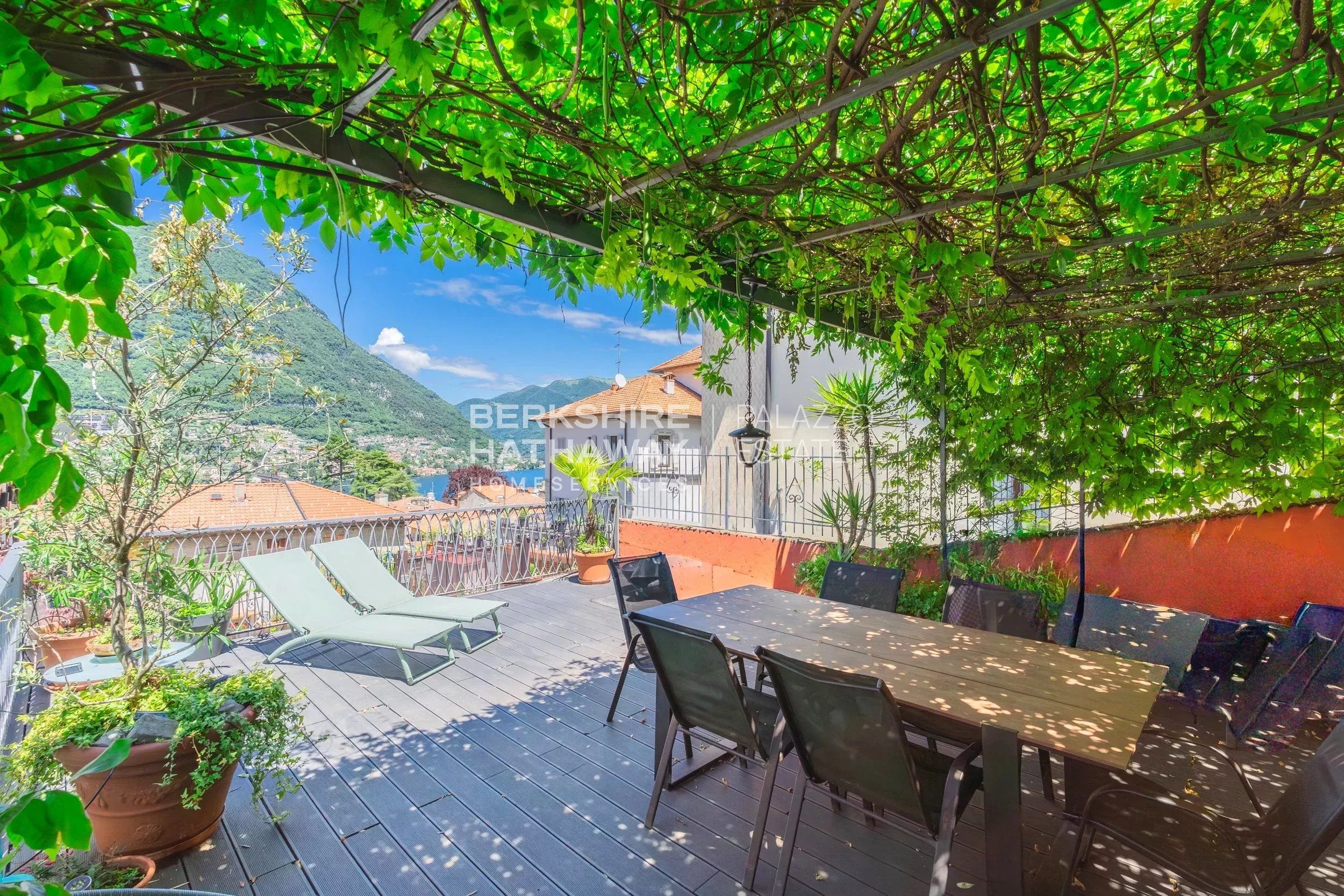 House in Torno - view 1