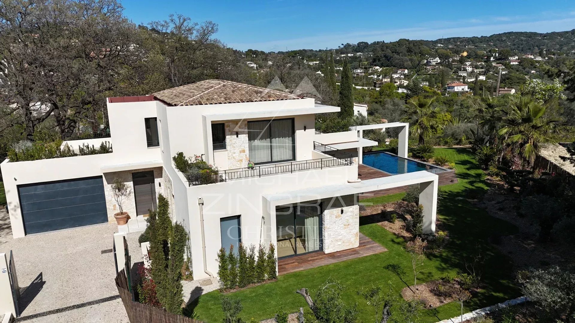 4 Bedroom Villa/Townhouse's Image 3