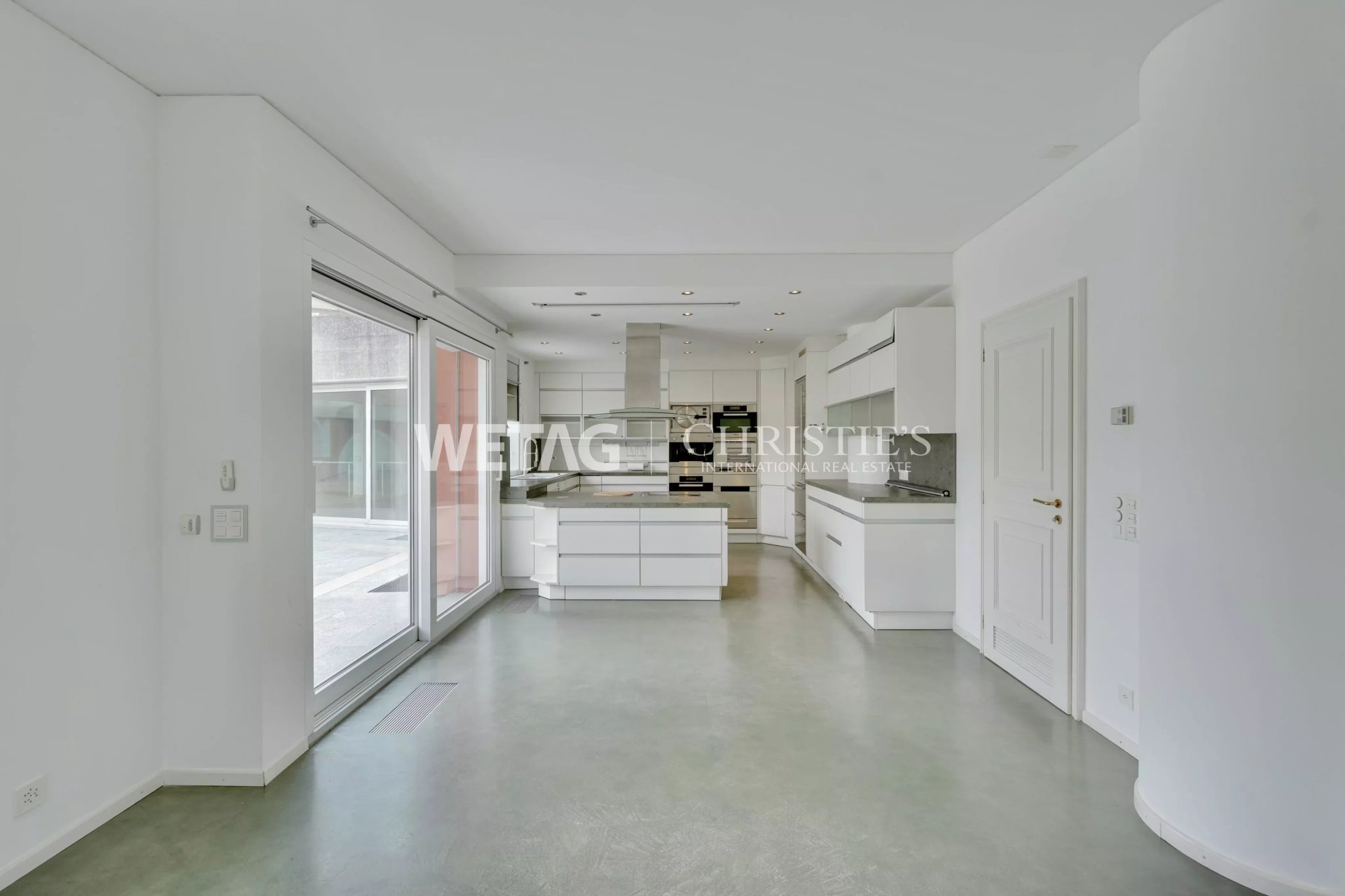 7 Bedroom Villa/Townhouse's Image 4