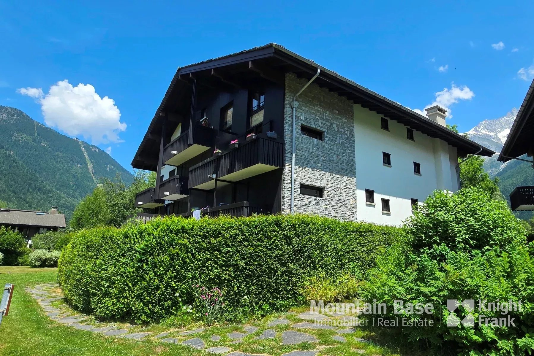 Photo of Apartment Jardin is a ground floor studio in Plaine des Praz