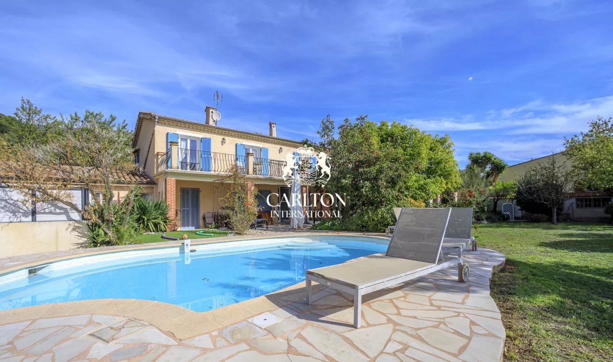 Superbe villa 4 chambres avec piscine à Tourrettes-sur-Loup