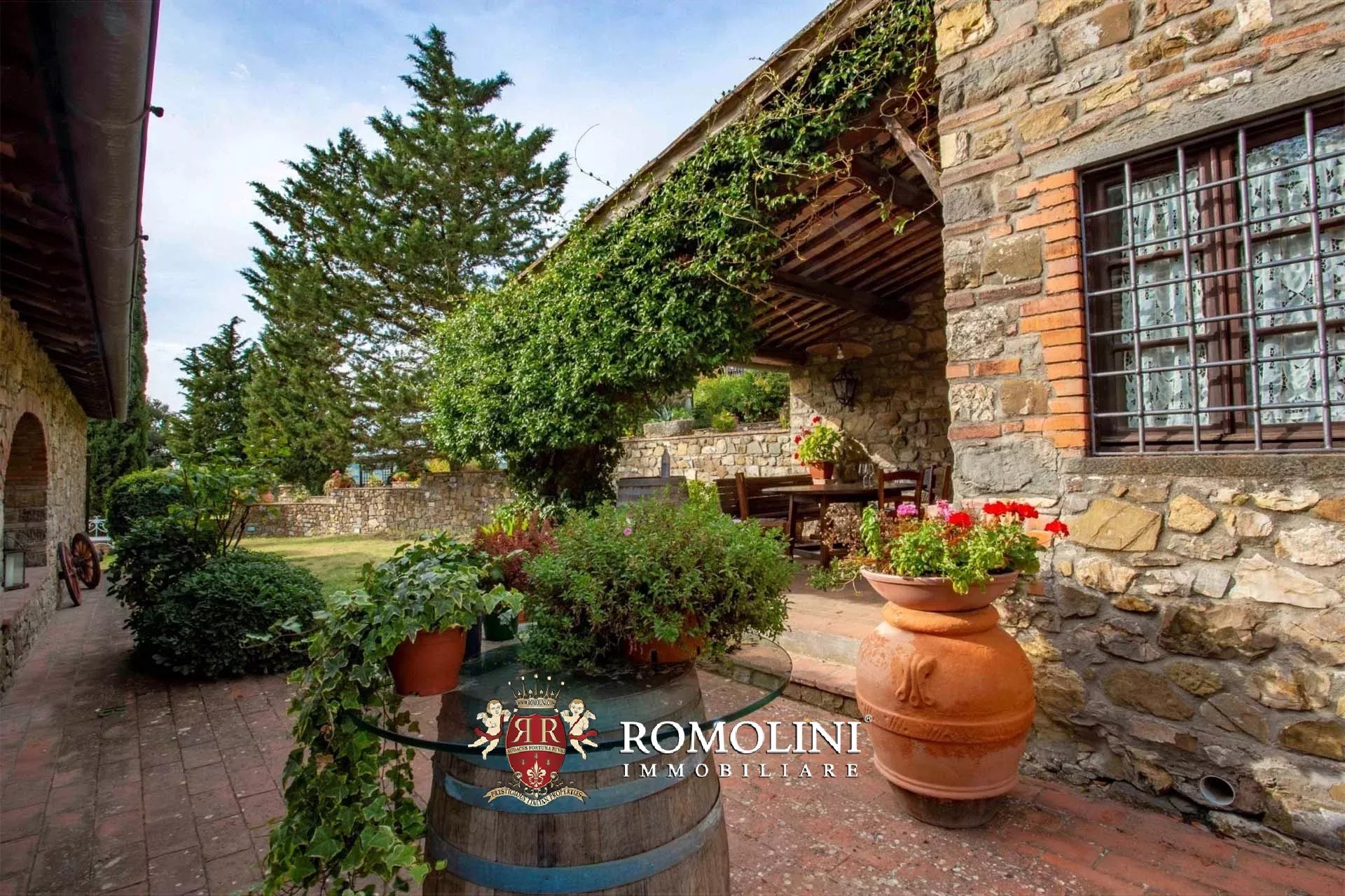 9 Bedroom Vineyard's Image 10