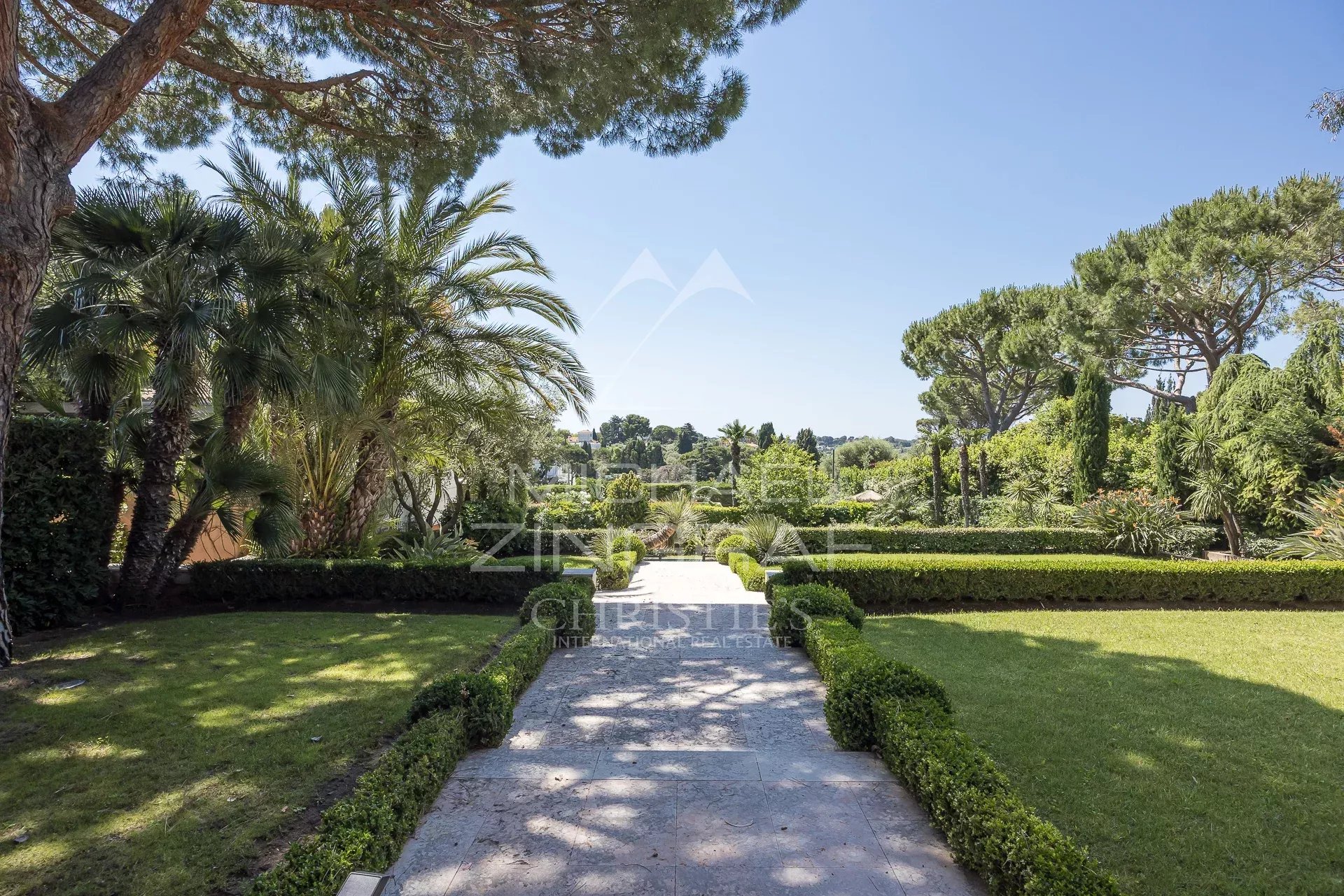 5 Bedroom Villa/Townhouse's Image 21